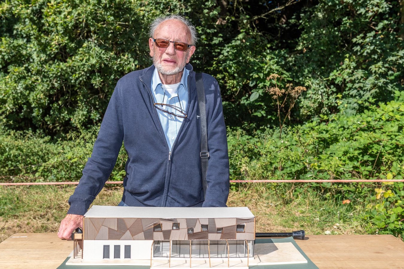 Oprichter Koninklijke Kunstgroep Alkuone Oscar Van Malder (96) overleden. Goeiedag Radio