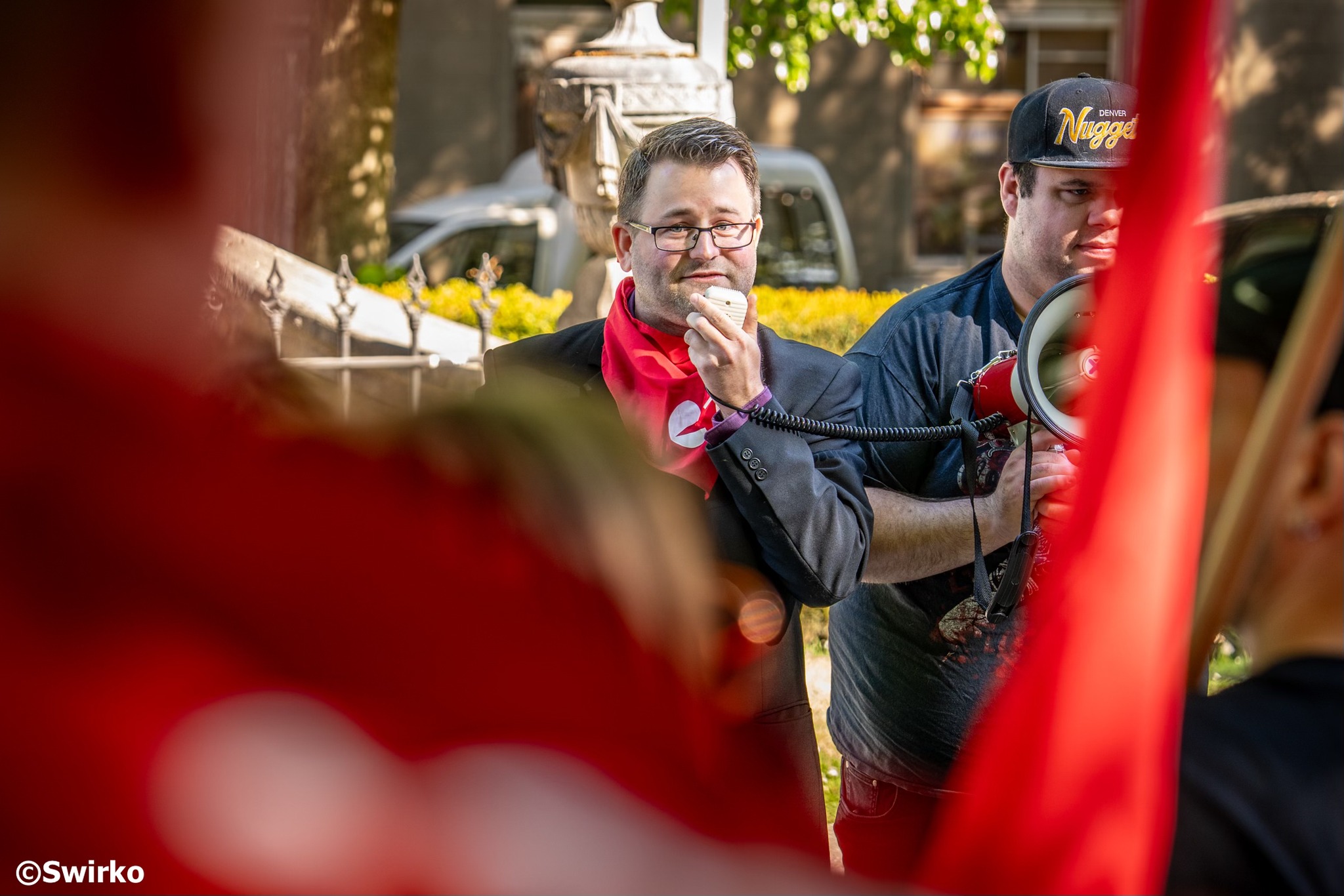 🔴 PVDA stapt mee in 1 mei-optocht in Aalst: tijd voor een miljonairstaks! 💥