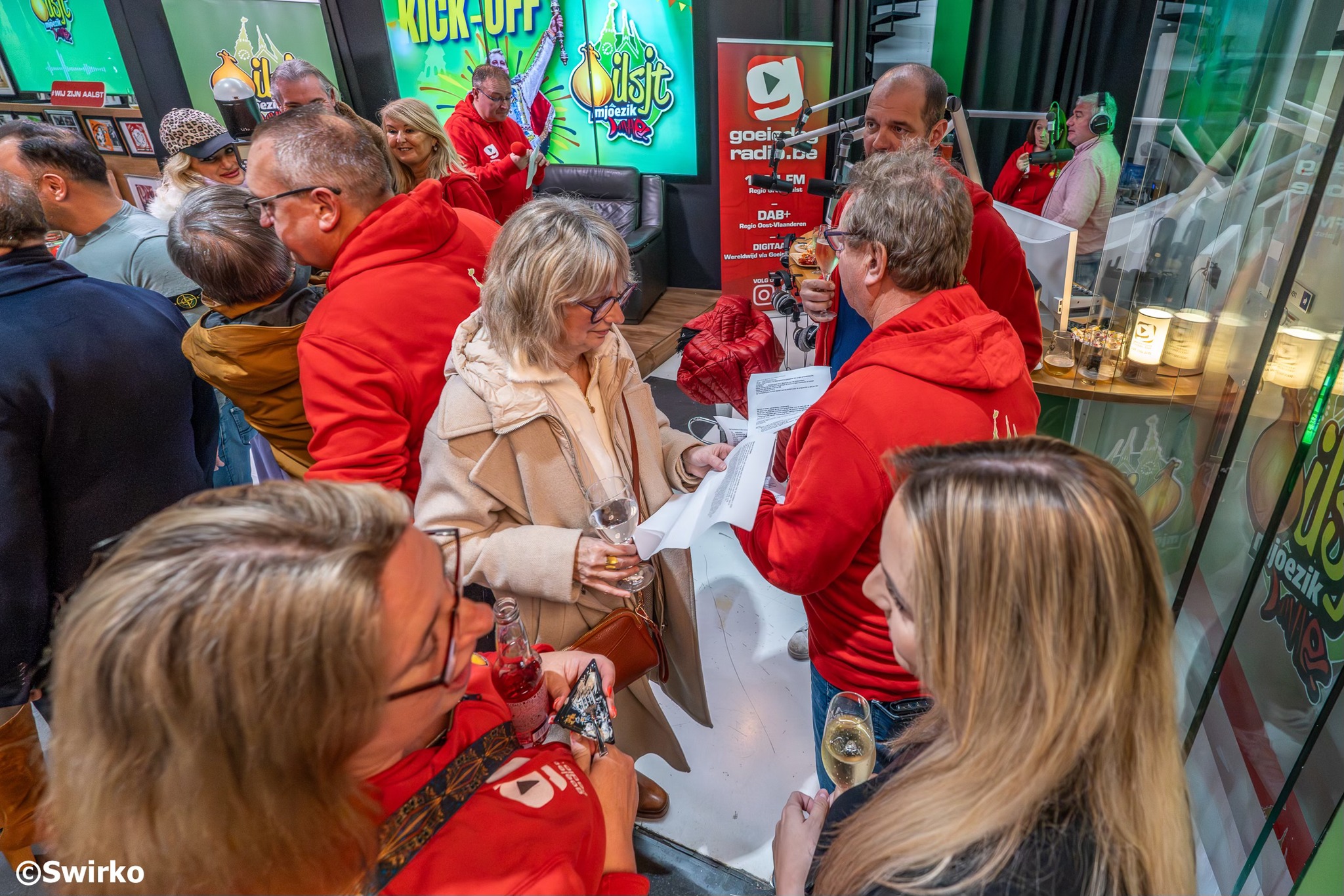 🎭 Oilsjt Mjoezik trapt 20e carnavalseizoen af met tal van nieuwigheden 🎶