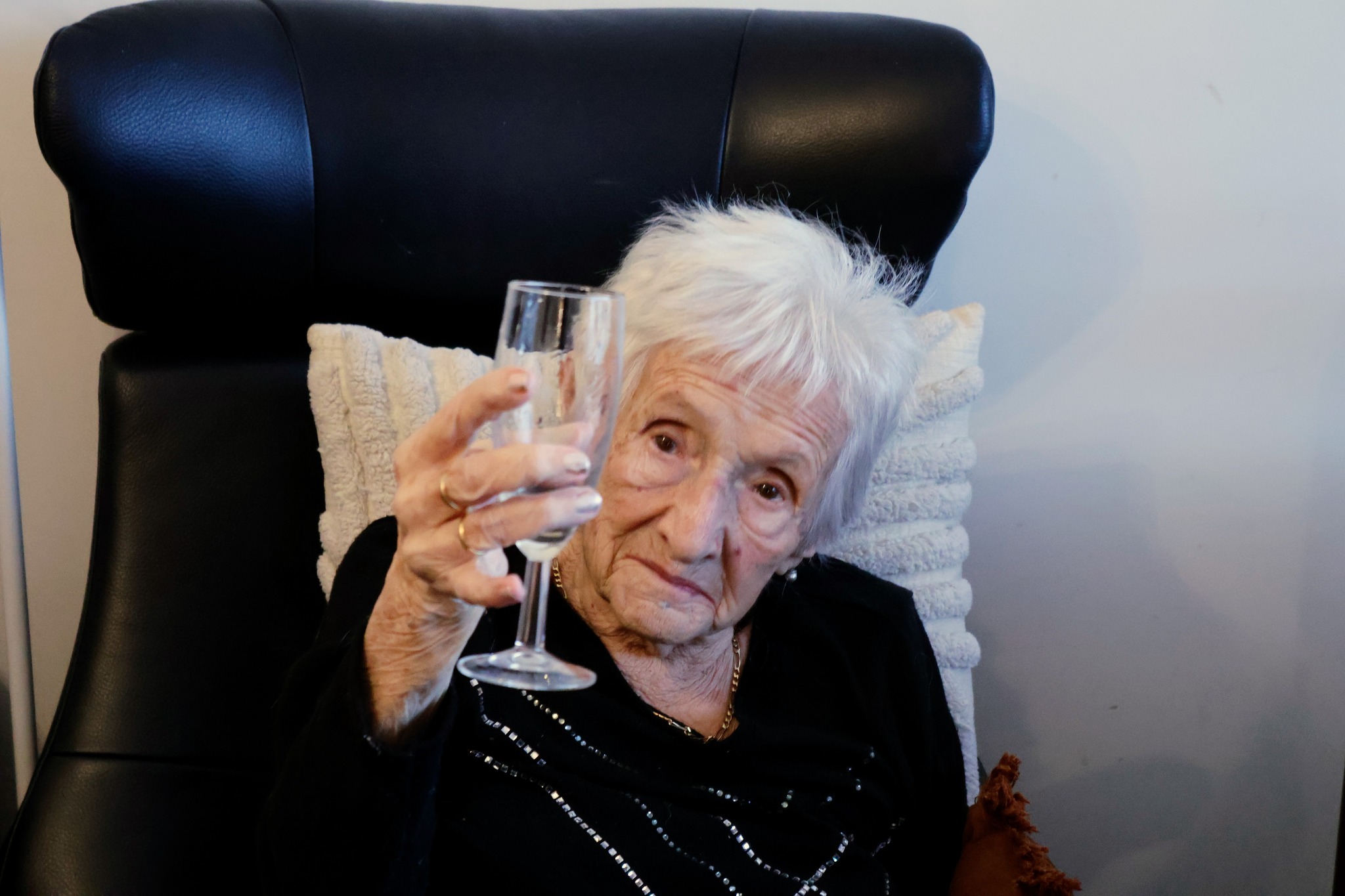 🎉 Dubbel feest voor 103-jarige Julienne in Erembodegem 🎂