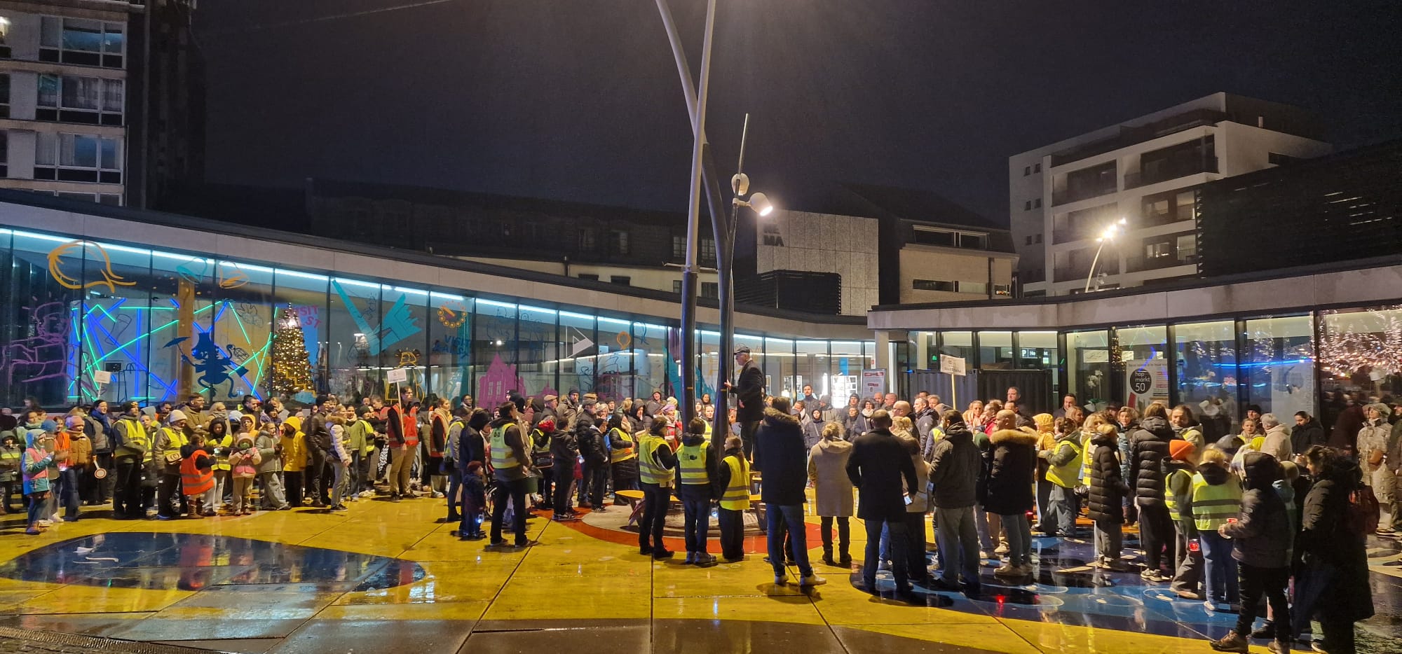 Adventstocht in Aalst brengt boodschap van licht en vrede ✨