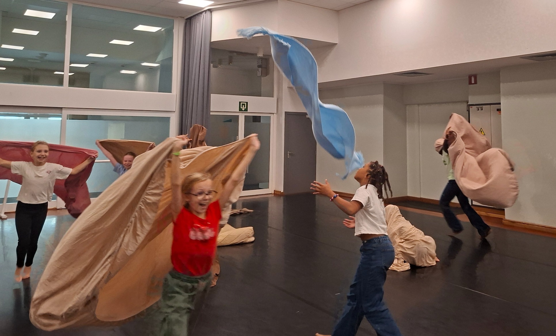 Danscompagnie Francine De Veylder laat kinderen dansen voor de planeet in CC De Werf