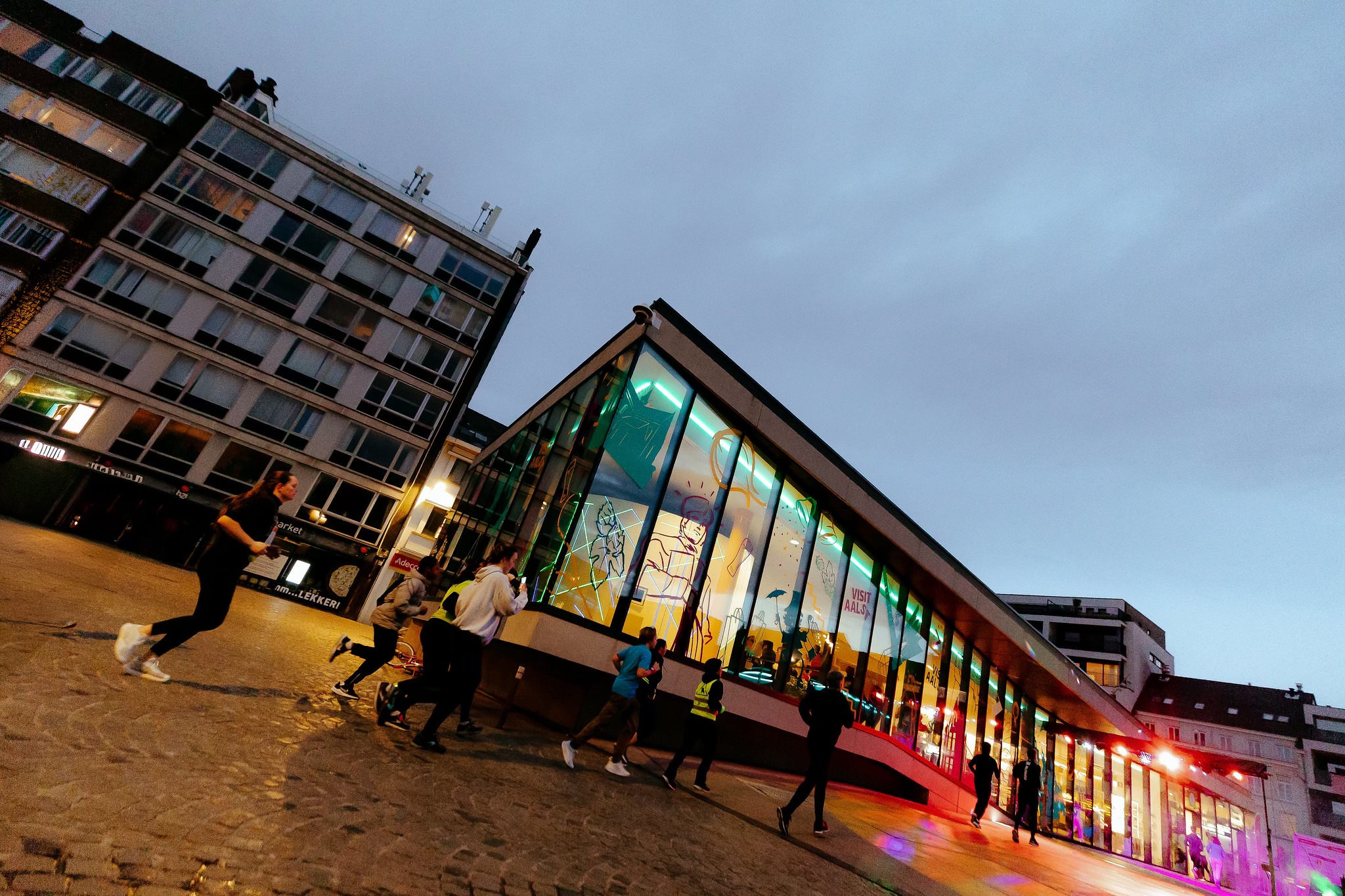 🏃‍♂️🌃 Recordeditie voor AZORG City Nightrun Aalst: 2.000 deelnemers beleven unieke nachtloop