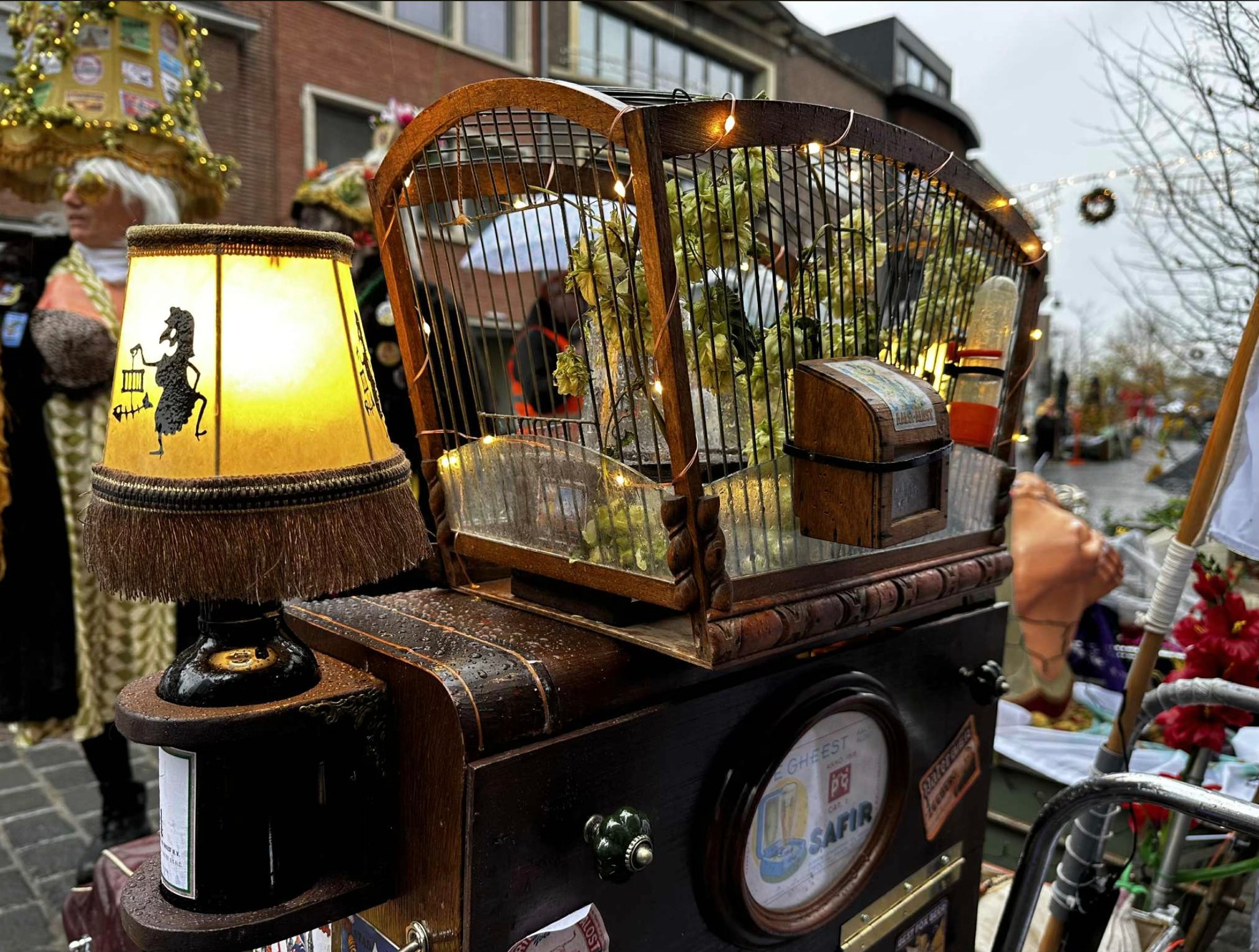 Voil Jeanetten kleuren de Aalsterse straten 🎭✨