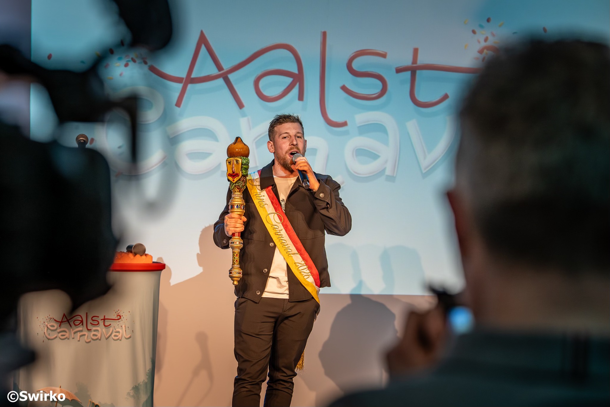 🎭 Filmmaker Nicolas Keppens ontwerpt carnavalsaffiche 2026 – De Gilles zorgen voor de verbrandingspop 🔥