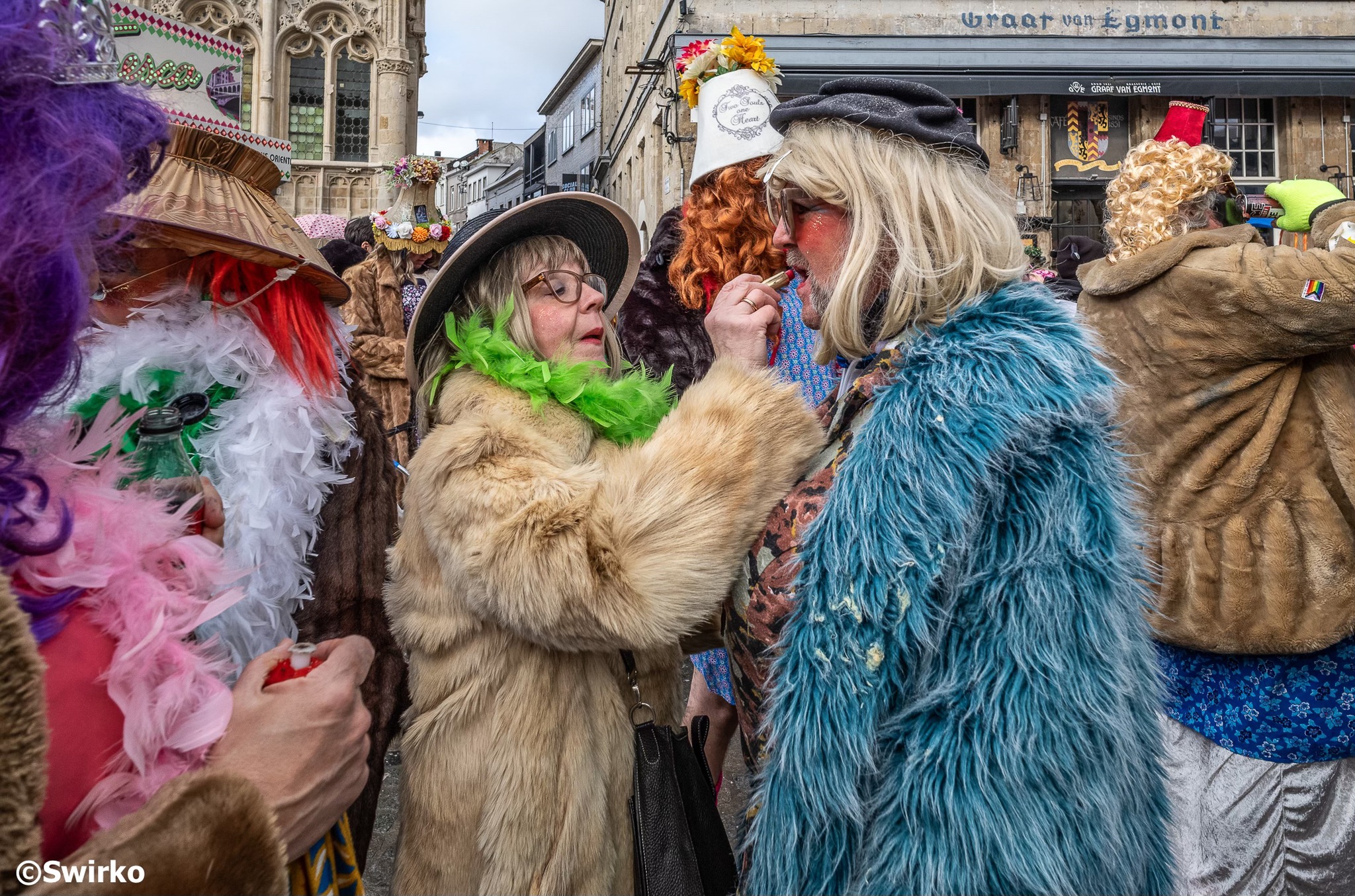 Traditie leeft: Voil Jeanetten domineren laatste carnavalsdag 🎭