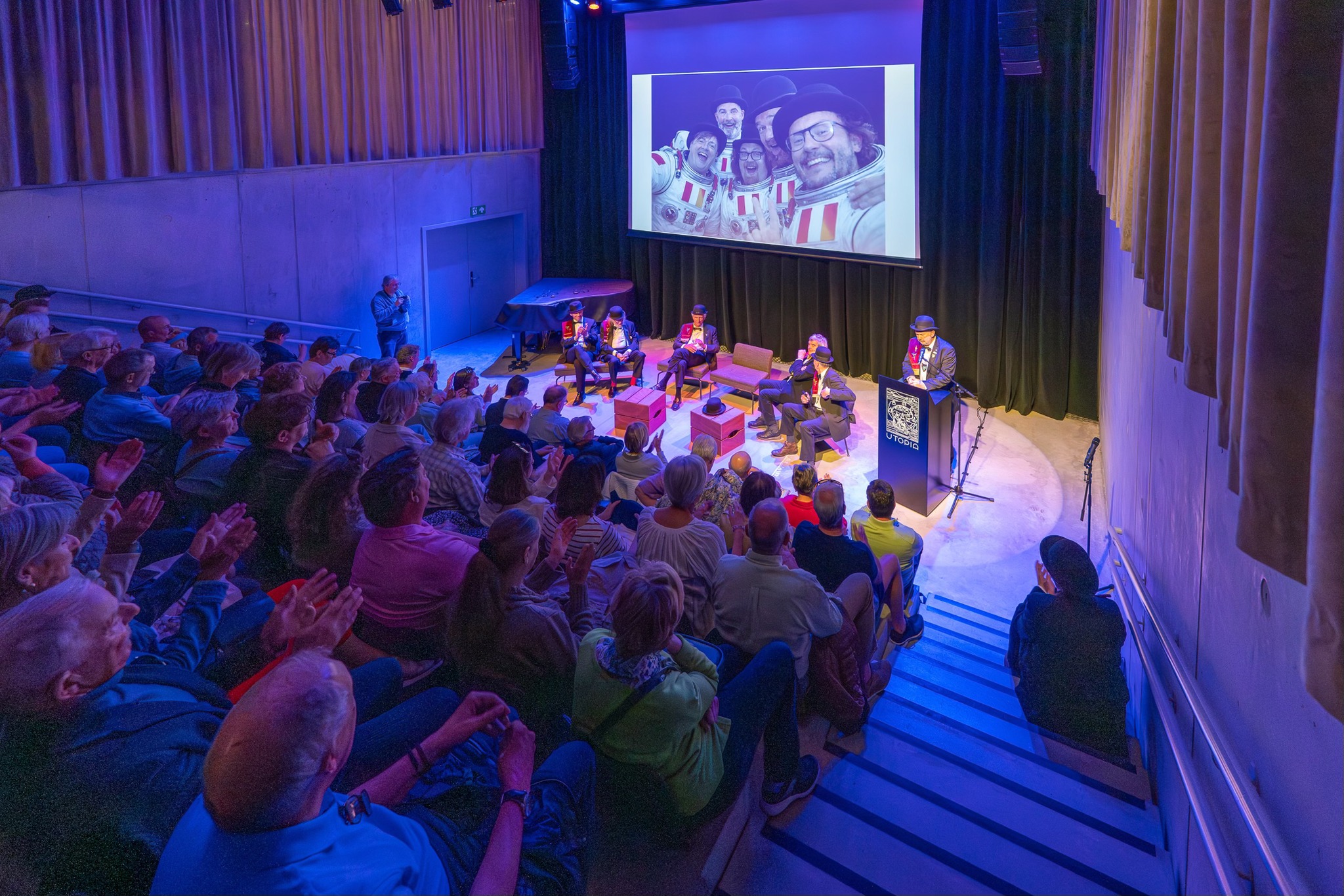 😂 Erfgoeddag in Aalst kreeg zondag een bijzondere invulling met een indrukwekkende Draeckenierentopdag als één van de blikvangers. Bezoekers konden genieten van een historisch en wetenschappelijk sterk uitgewerkte tentoonstelling rond Dendervondsten, aa…