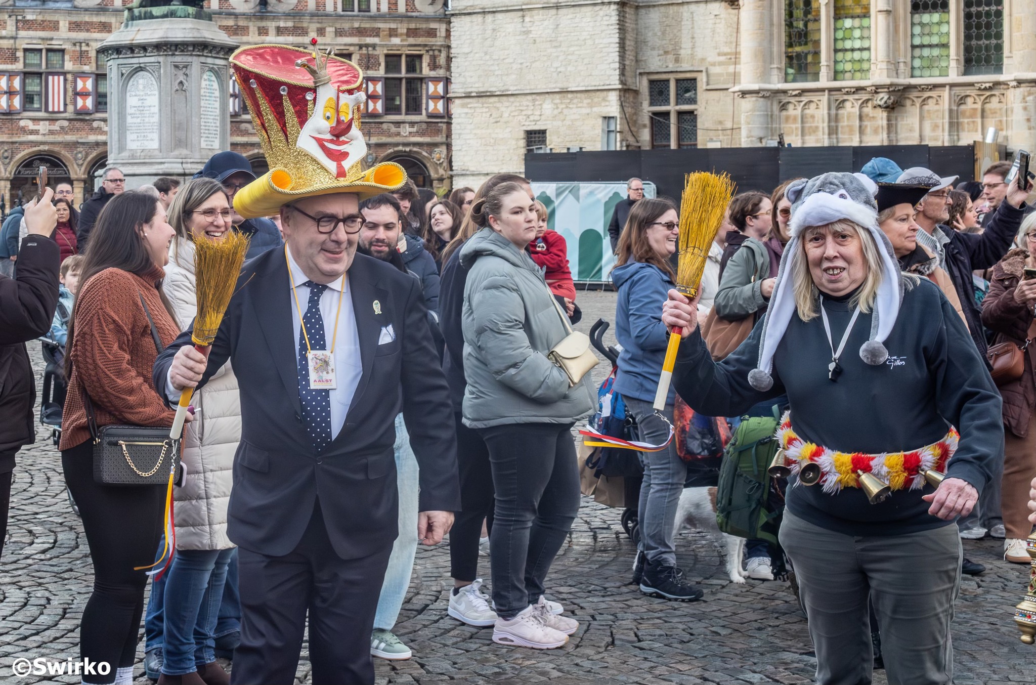 De Aalsterse Gilles zetten Aalst meteen in carnavalsmodus 🎉