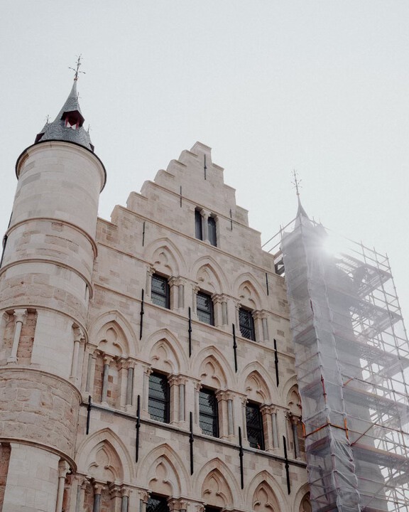 🏛️ Het iconische belfort van Aalst krijgt een grondige restauratie. Het UNESCO-werelderfgoed, sinds 1999 erkend als historische parel van de stad, wordt vernieuwd door Artes Group en Artes Woudenberg, met veel respect voor het authentieke karakter van h…