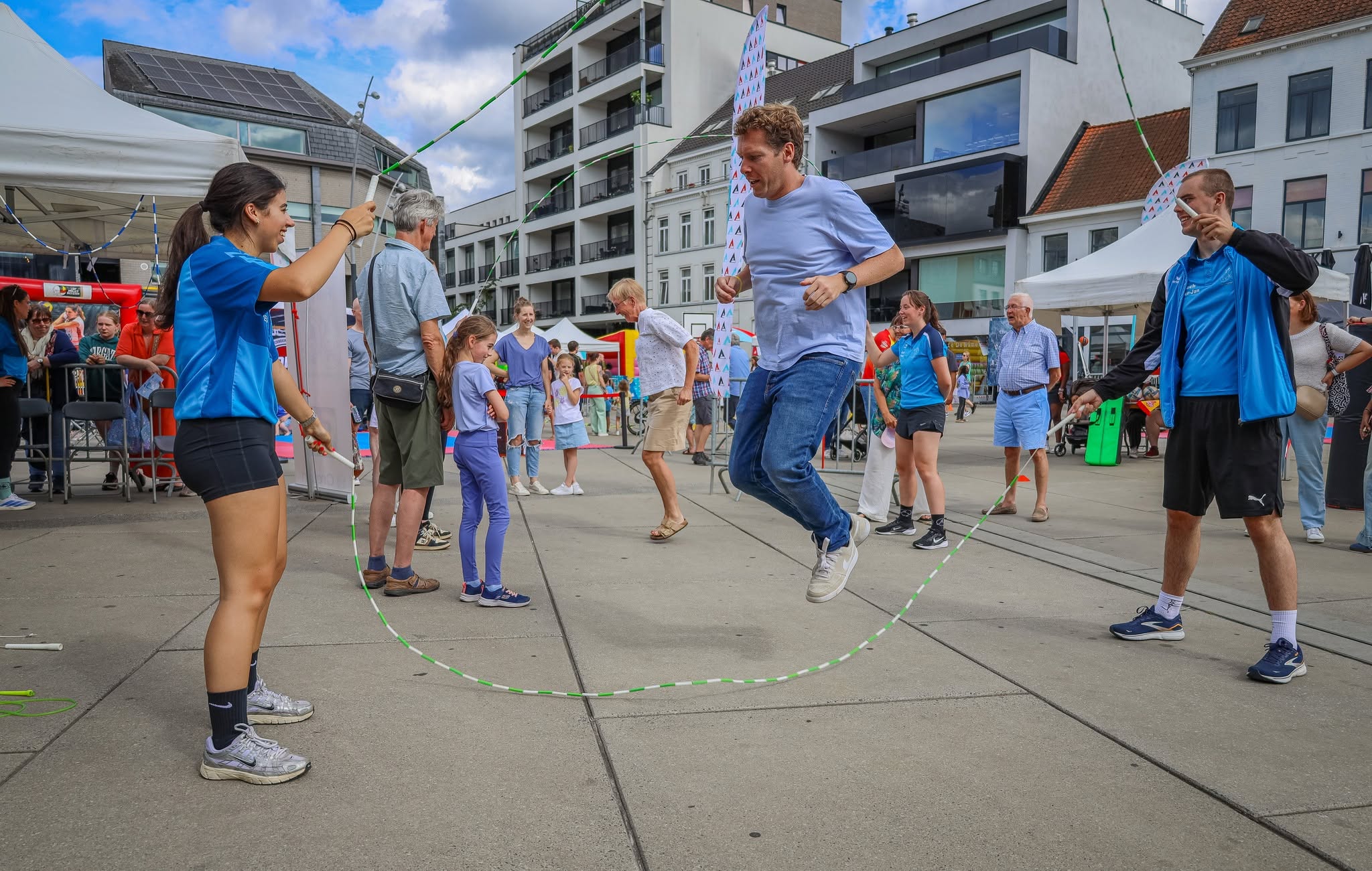 🏆 Recordeditie van Sportmarkt lokt massa volk naar Aalst