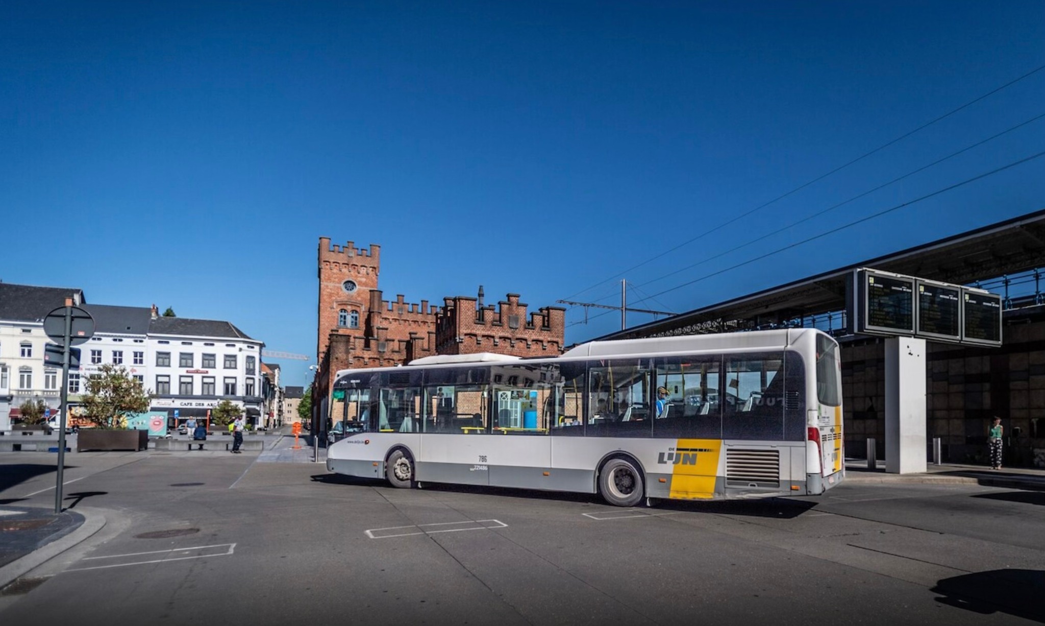 🚍 Jongeren betalen prijs voor besparing op busabonnementen in Aalst
