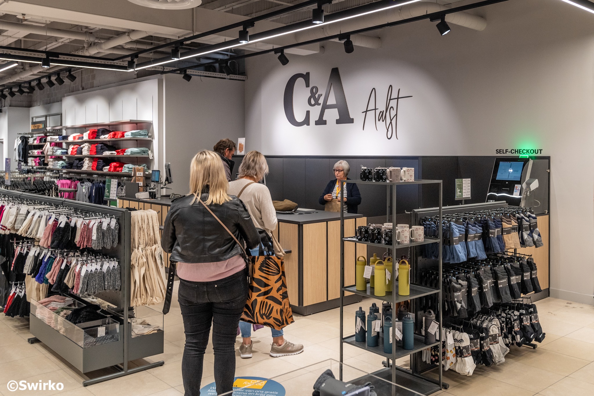 C&A heropent gemoderniseerde winkel in Aalsterse Nieuwstraat.