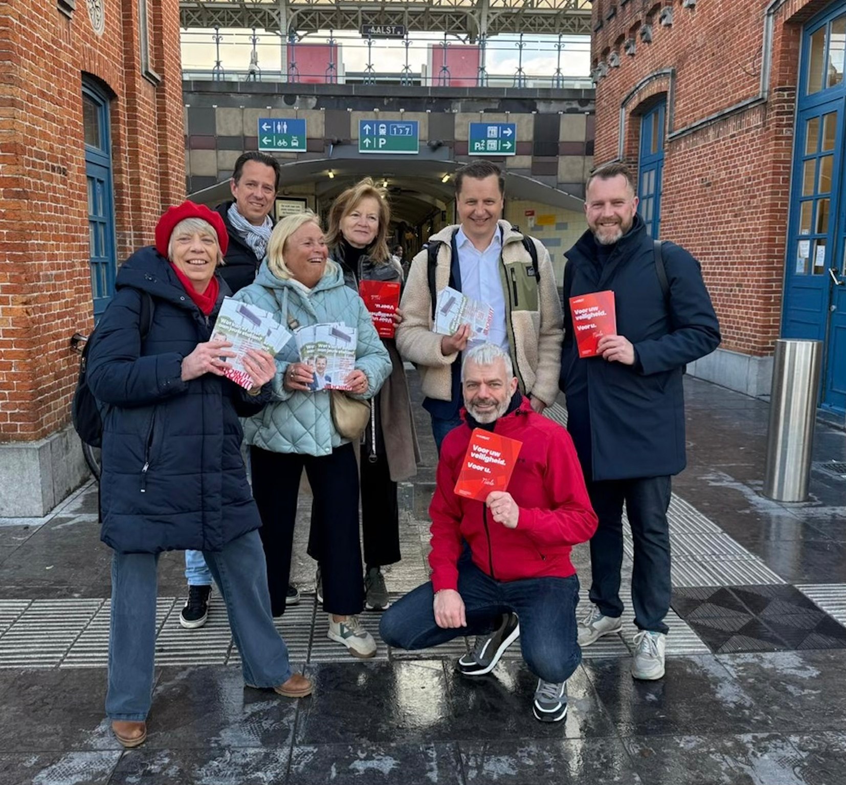 🚉 Vooruit voerde actie rond veiligheid aan station Aalst: “Iedereen moet zich hier veilig voelen”