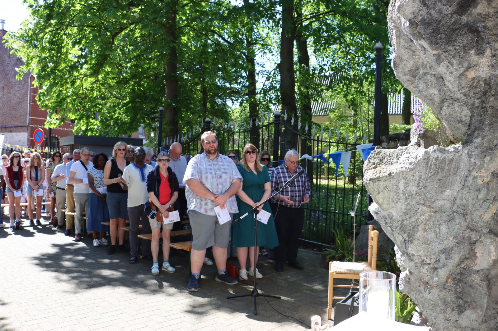 🌸 Mariamaand feestelijk geopend aan de grot in Mijlbeek 🙏