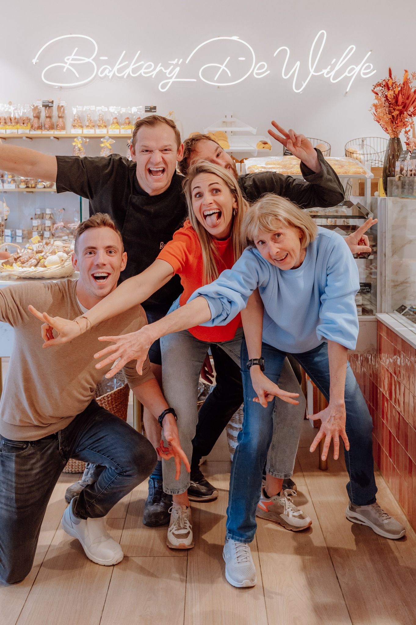 🏃‍♂️🥐 Bakkerij De Wilde pakt vrijdag 15 mei uit met een opvallend concept in Aalst: de allereerste “Bakery Run & Rave”. Wie zin heeft in een sportieve ochtend kan kiezen voor een groepsrun van 6 of 10 kilometer, of een wandeling van 6 kilometer, om nad…