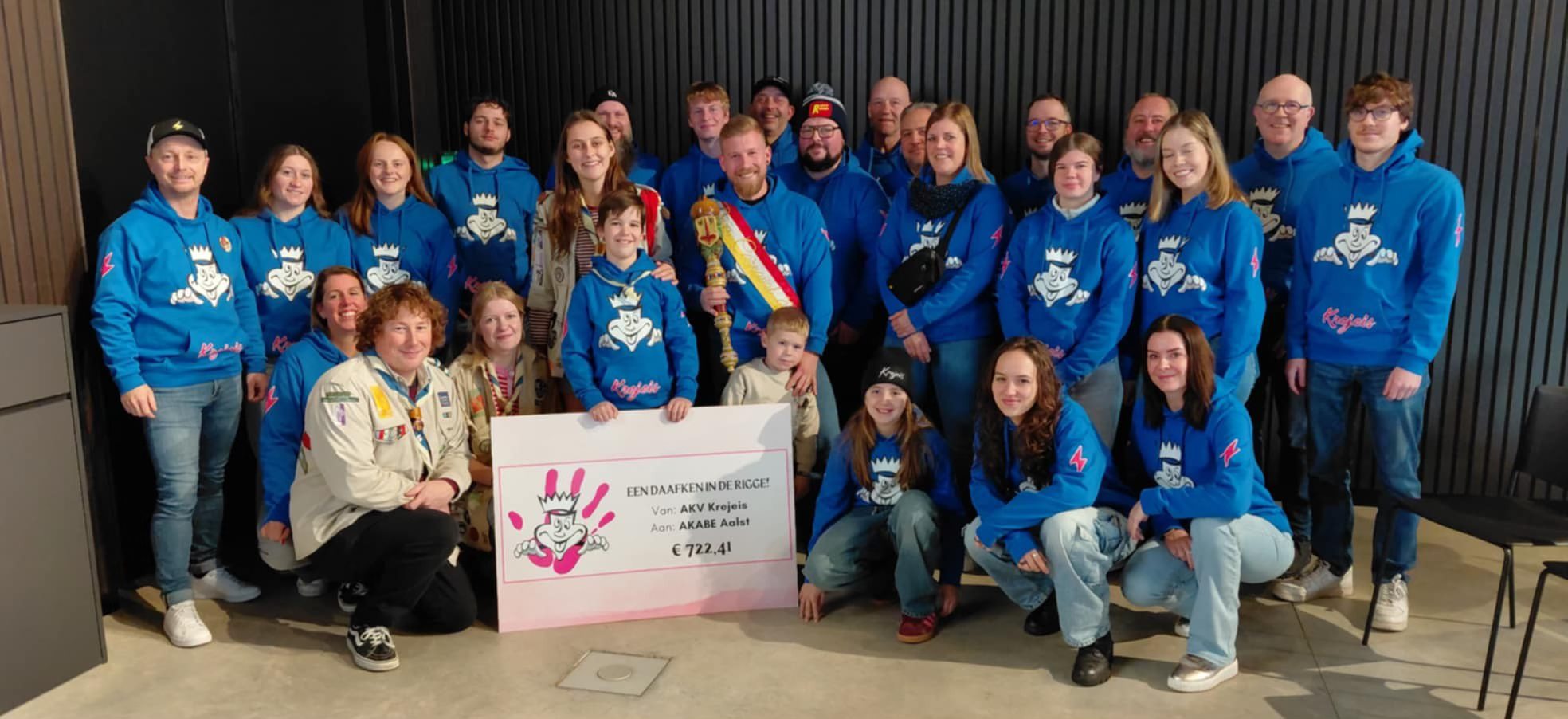 AKV Krejeis heeft tijdens een nieuwe vertoning van de documentaire over 50 jaar Akabe een cheque van 700 euro overhandigd aan de inclusieve scoutswerking. Het bedrag werd ingezameld via giften tijdens het jaarlijkse mosselfestijn van de carnavalsverenigi…