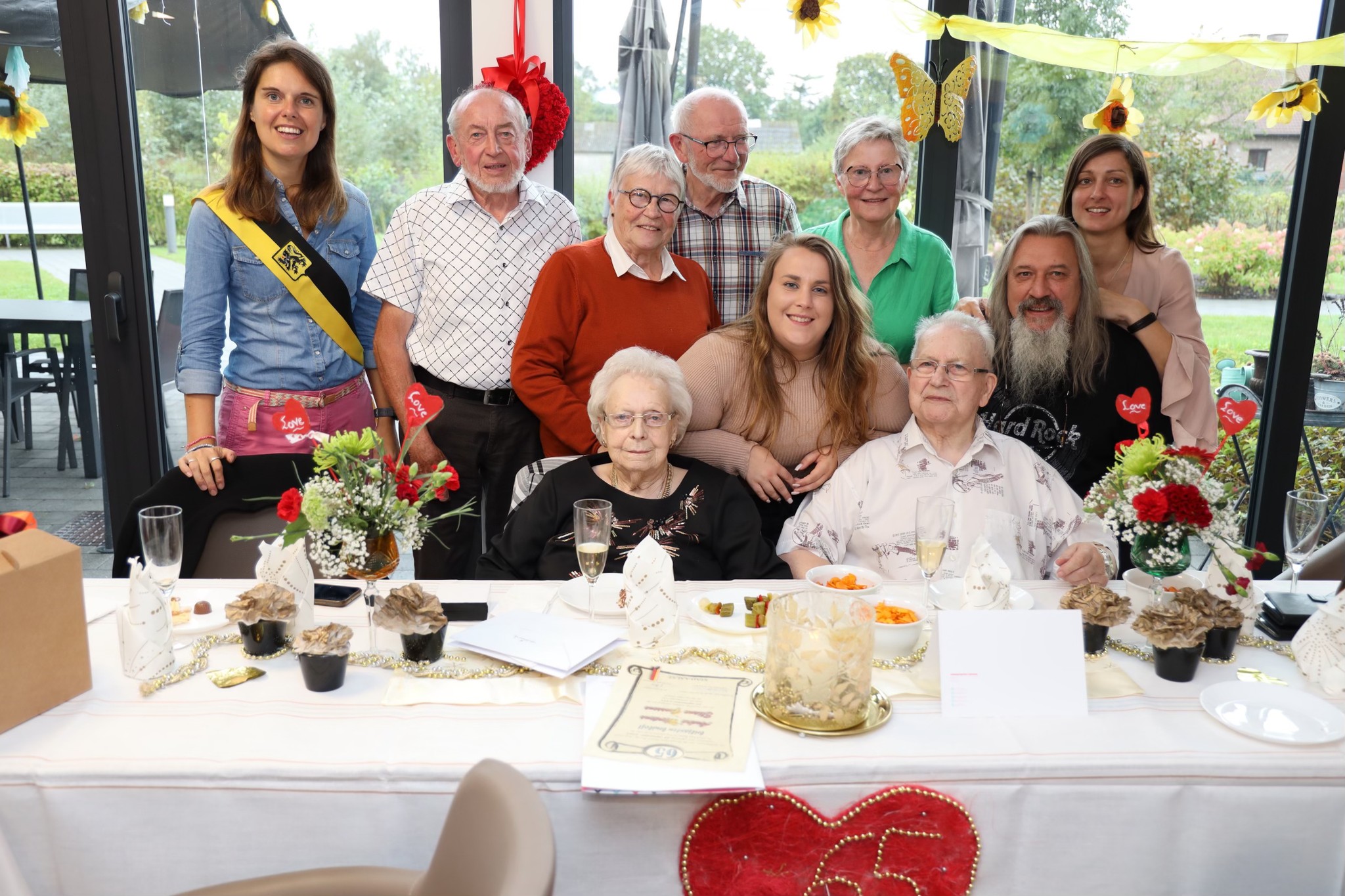 Op donderdag 21 september vierden André Mertens en Eliane Goossens hun 65ste huwelijksverjaardag in residentie Nedermolen in Meldert. 