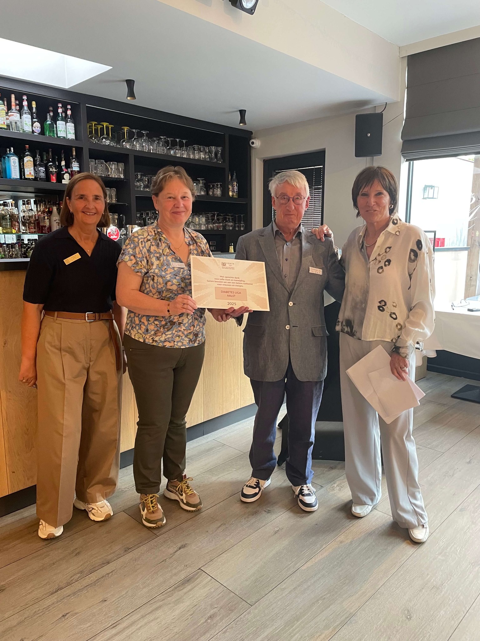 🌟 Zonta Aalst steunt 13 goede doelen met hartverwarmende cheque-uitreiking 🌟