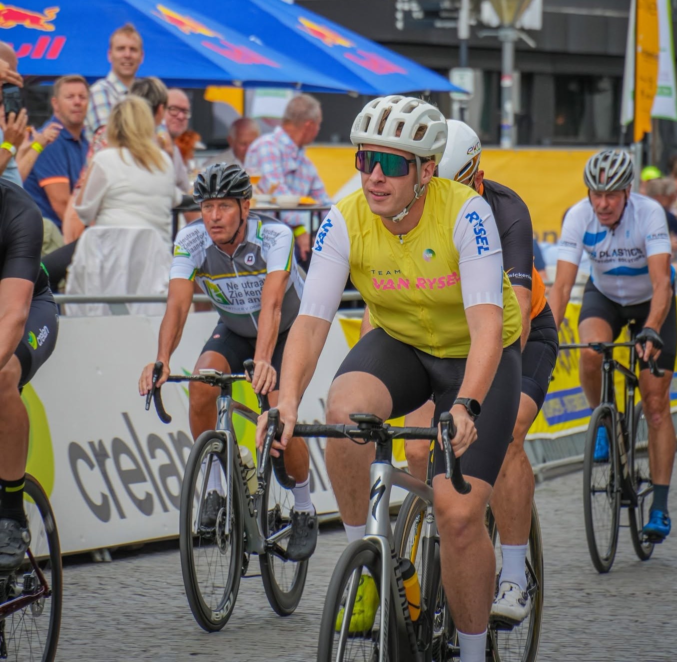 Johan Museeuw wint, Lucien Van Impe in de bloemetjes gezet tijdens Natourcriterium Aalst