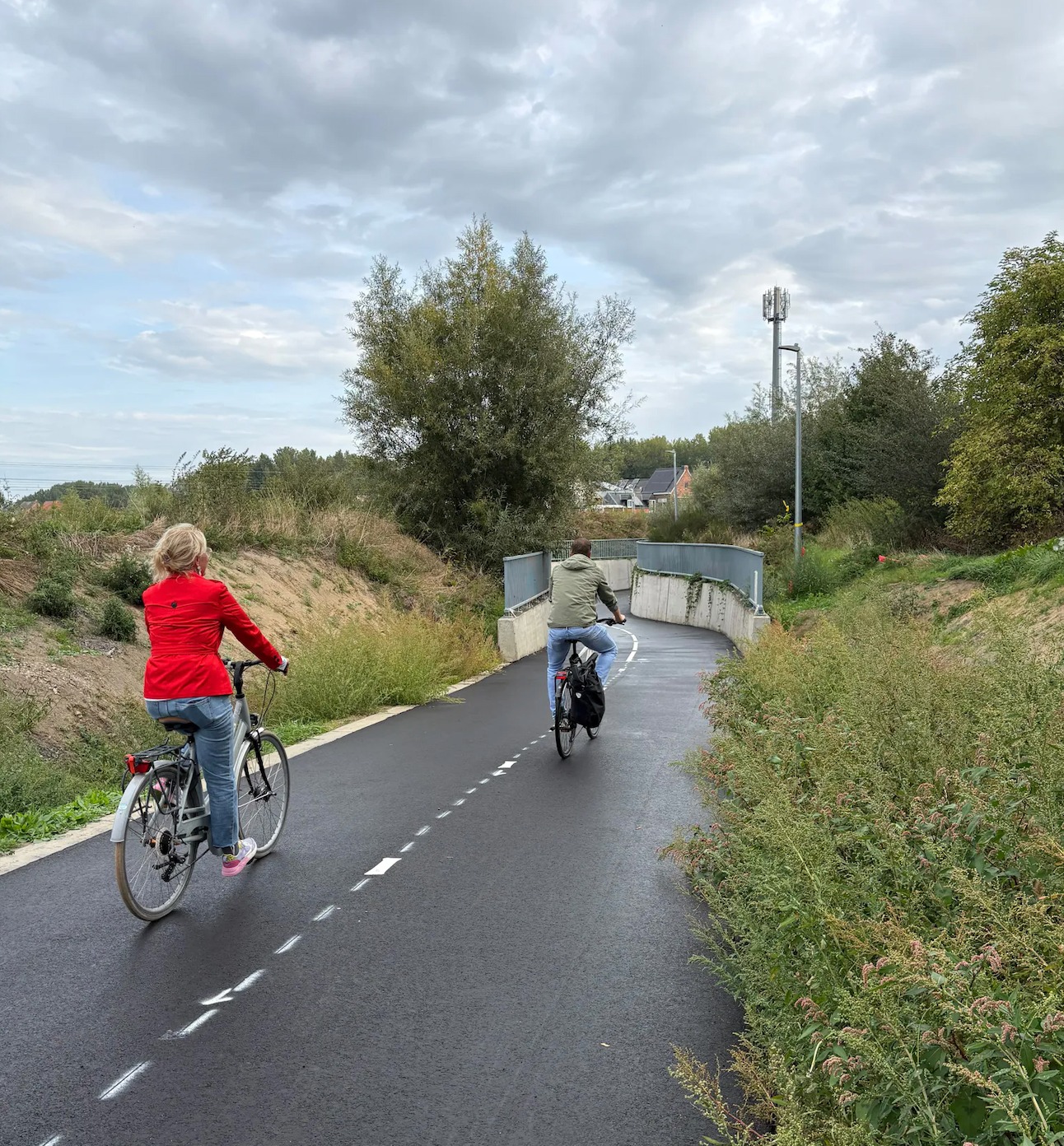 Nieuwe kilometer fietssnelweg brengt Dendermonde en Aalst dichter bij elkaar