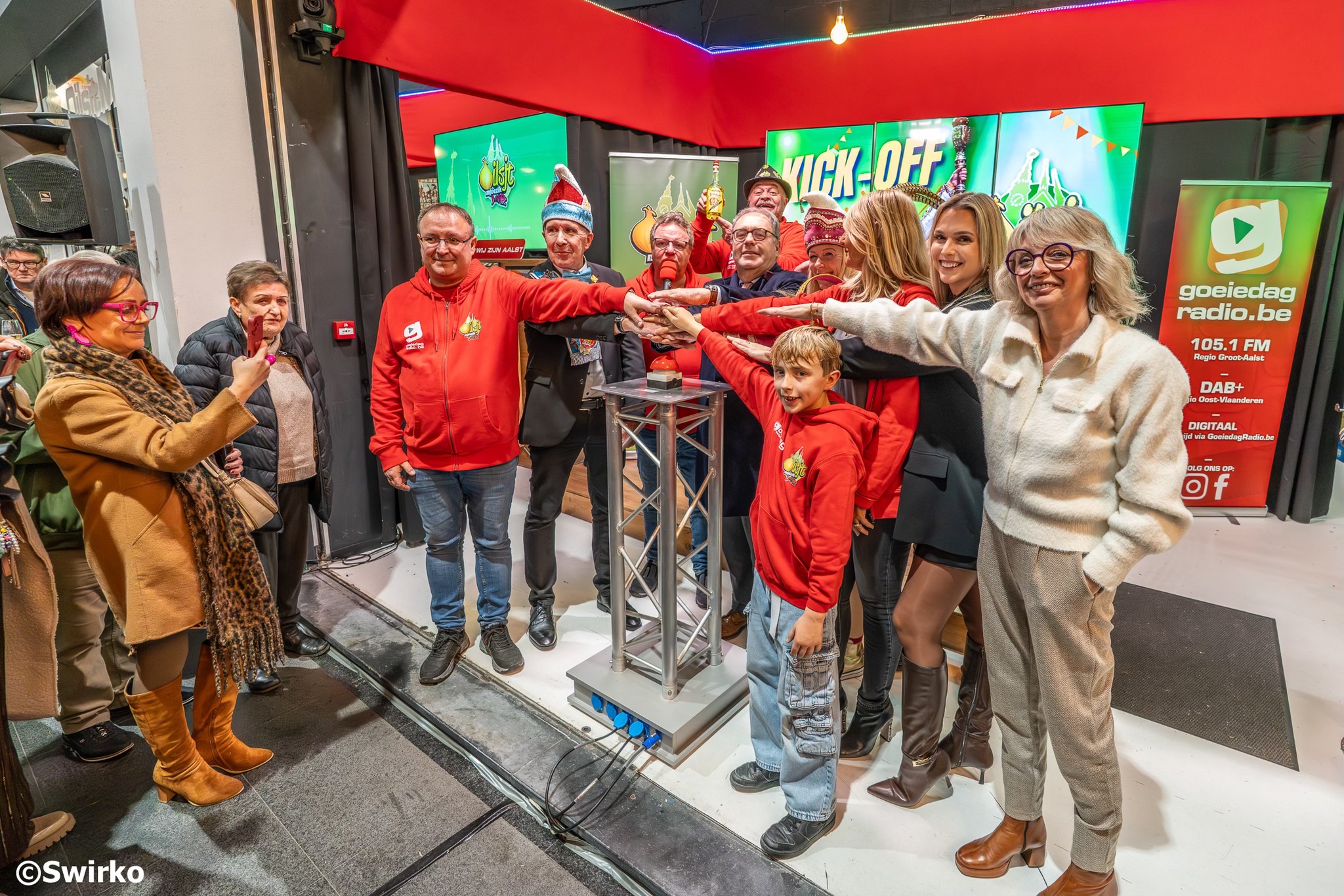 🎭 Oilsjt Mjoezik trapt 20e carnavalseizoen af met tal van nieuwigheden 🎶