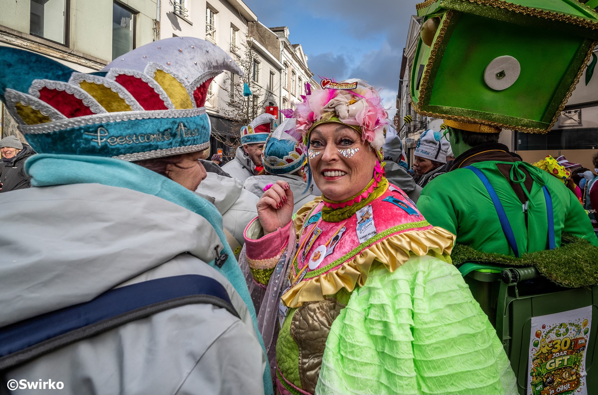 Traditie leeft: Voil Jeanetten domineren laatste carnavalsdag 🎭
