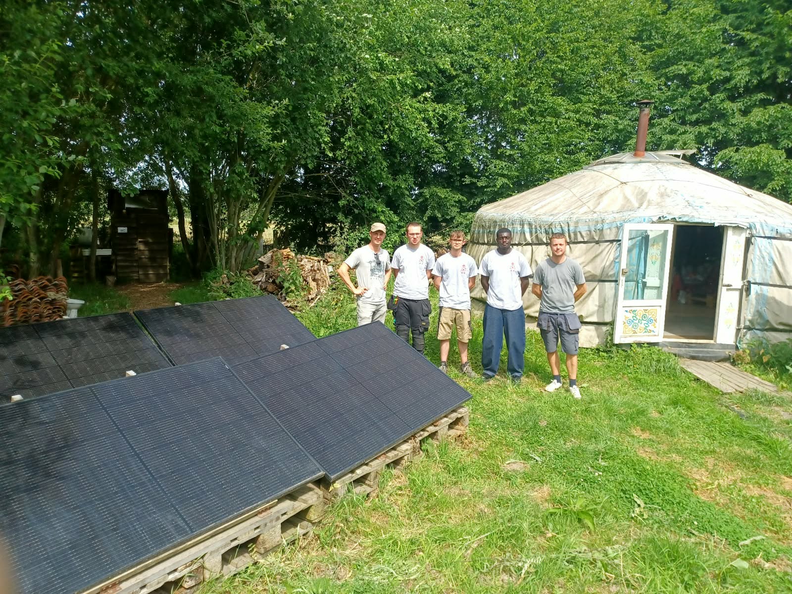 ☀️🔋 VTI-Aalst bouwt duurzame energieoplossing voor vzw Knipperkot