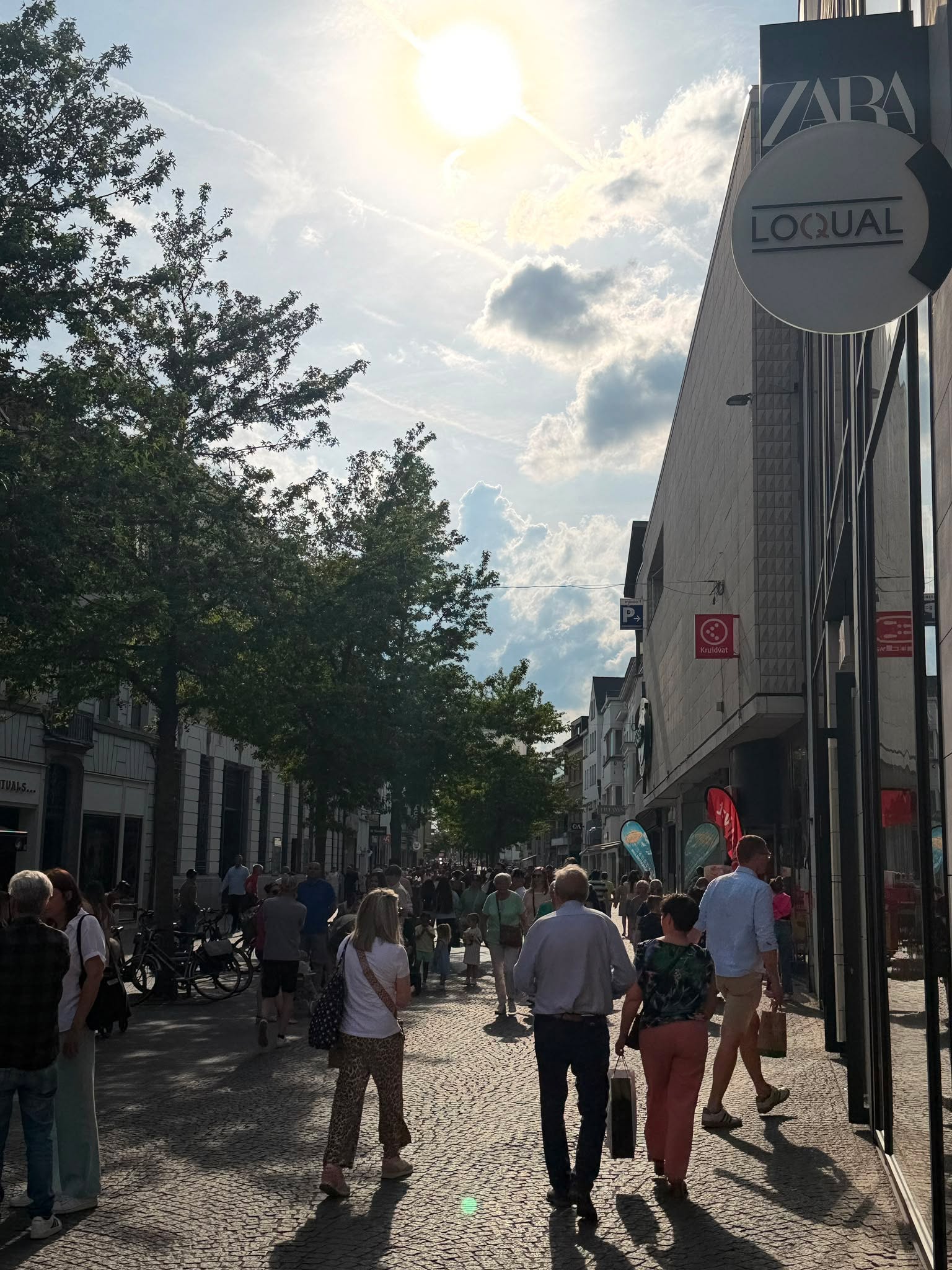🛍️☀️ Koop de Zomer brengt avondshopping naar Aalst!