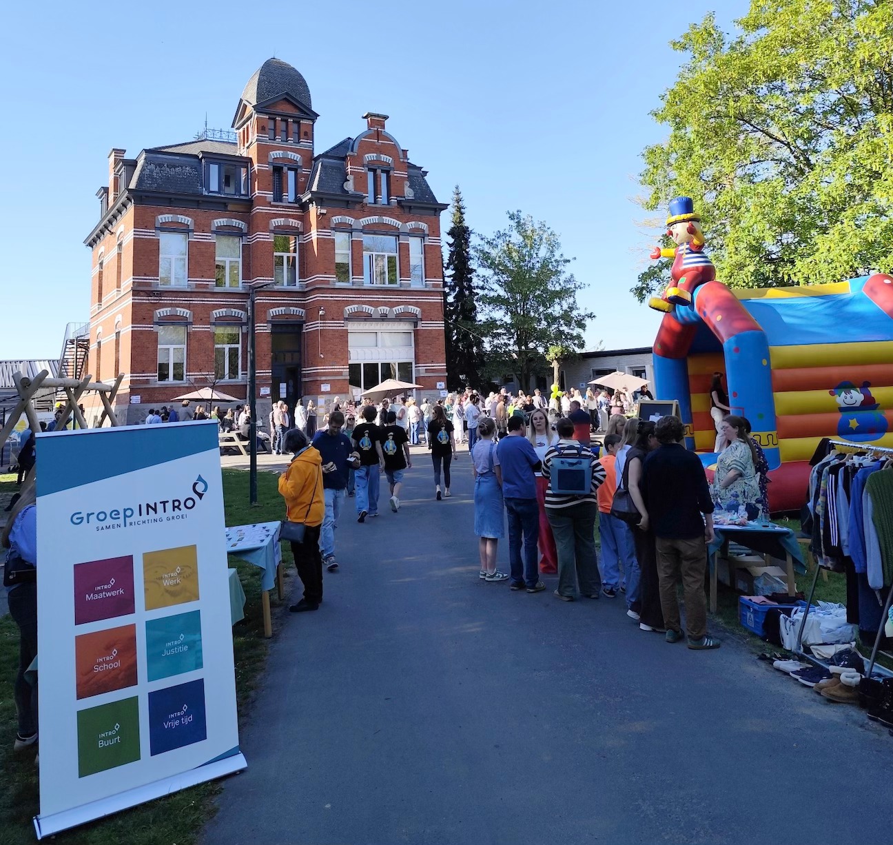 🎉 Honderden bezoekers zakten vrijdag af naar de Kasteelfeesten in Hofstade, waar het groene domein van GO! Scholengroep Dender omgetoverd werd tot een bruisende ontmoetingsplek vol sfeer, talent en verbondenheid.
