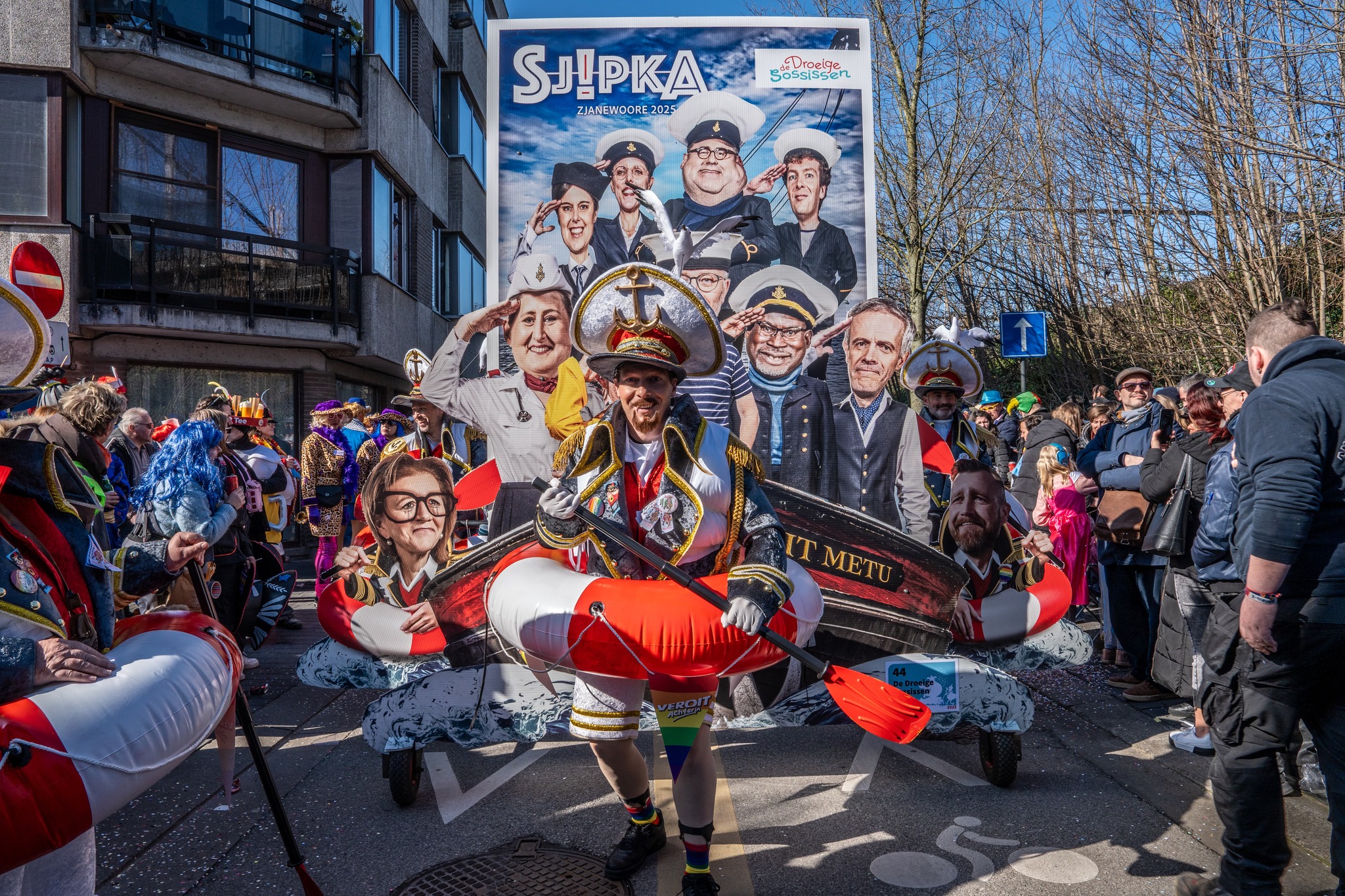 🎭 5.388 carnavalisten klaar voor de 96e carnavalsstoet in Aalst 🎭