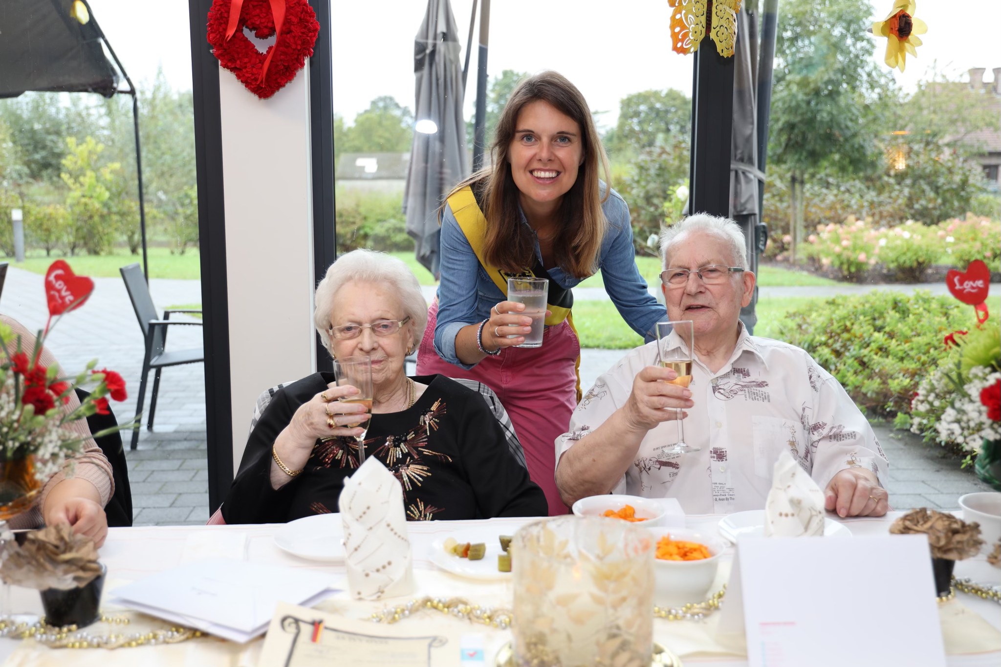 Op donderdag 21 september vierden André Mertens en Eliane Goossens hun 65ste huwelijksverjaardag in residentie Nedermolen in Meldert. 
