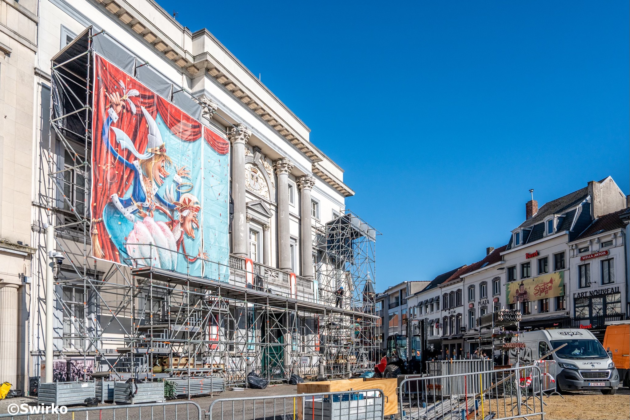 Het decor op de Grote Markt krijgt vorm! 🏗️✨