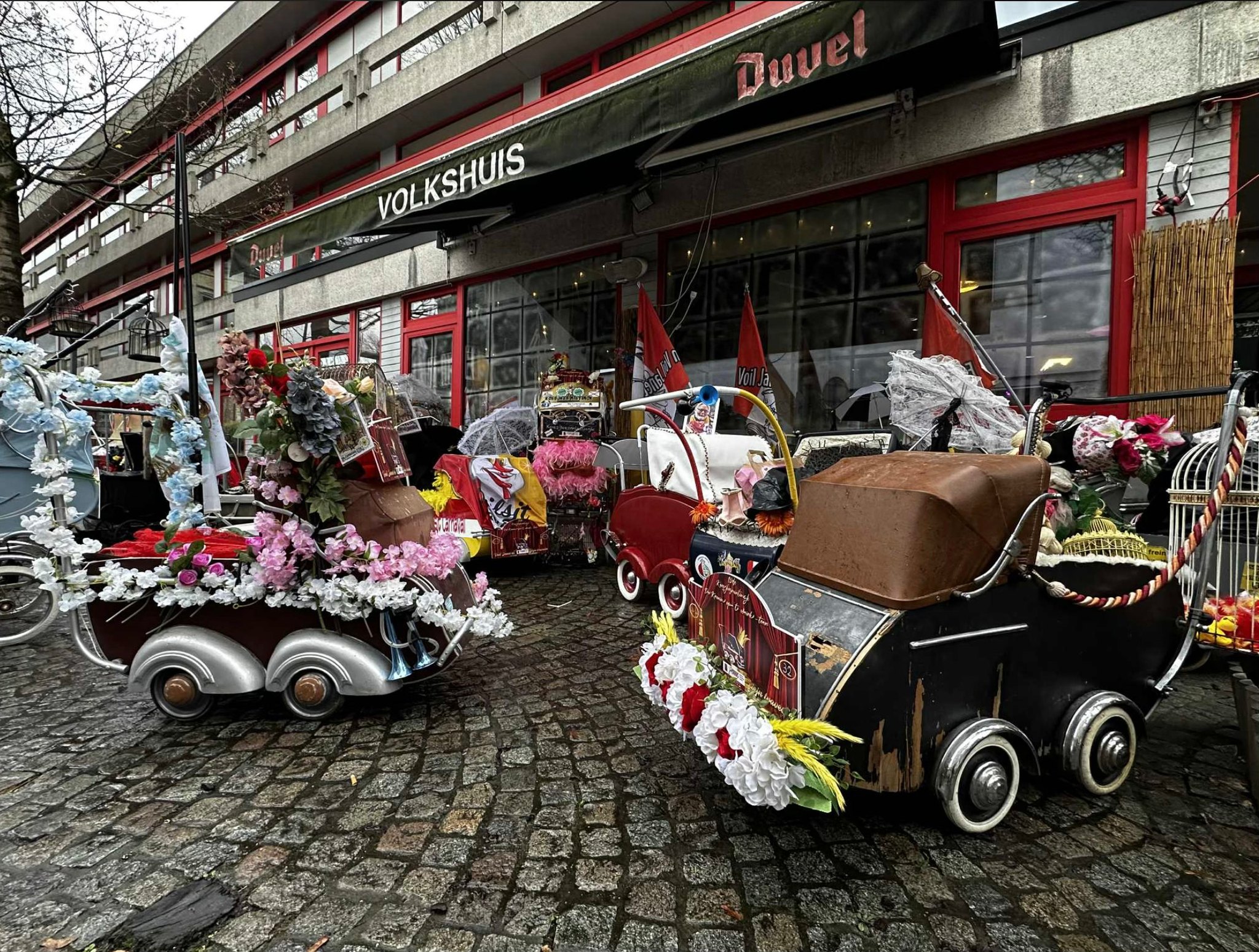 Voil Jeanetten kleuren de Aalsterse straten 🎭✨
