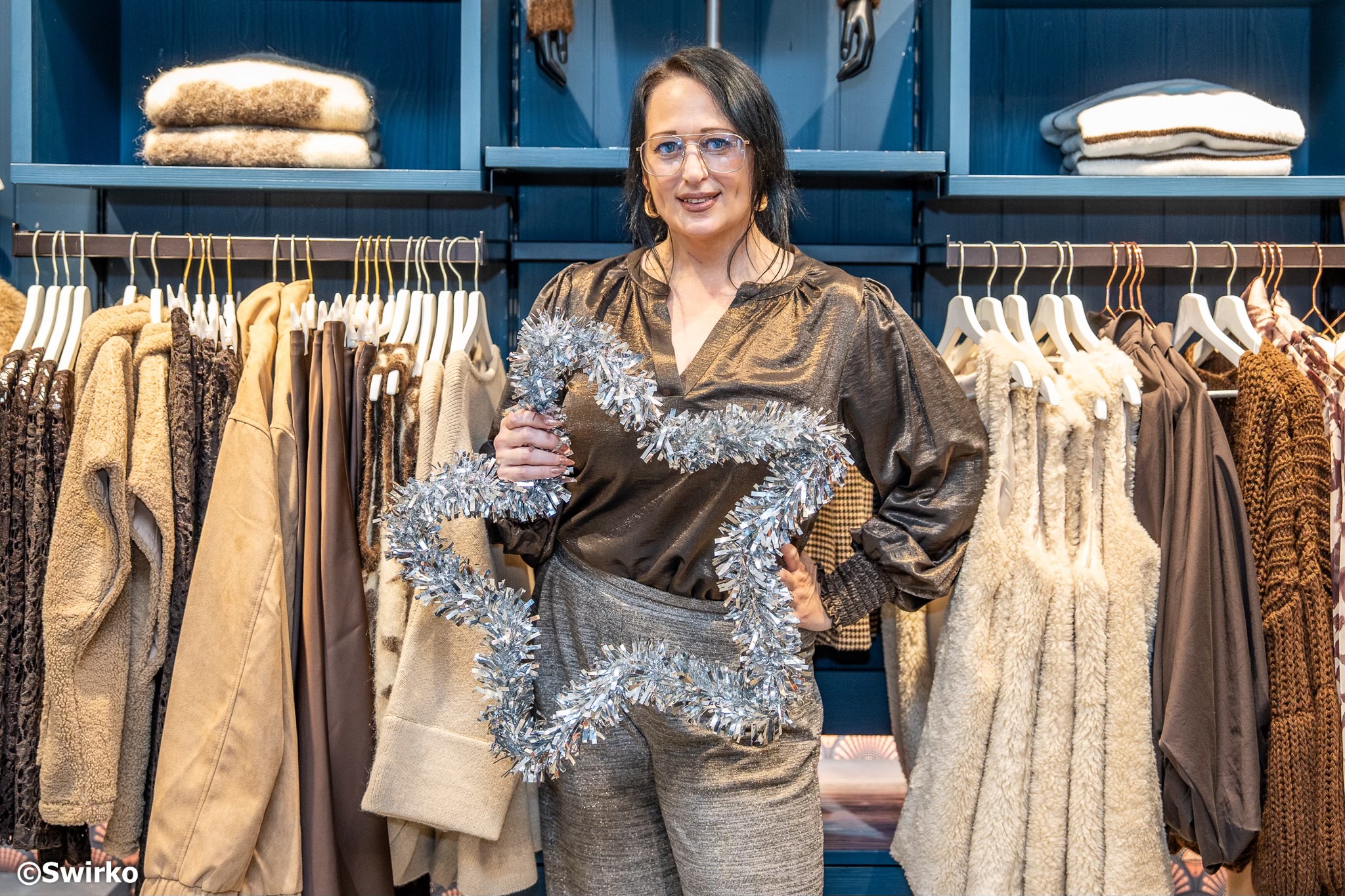 Winkelen in Aalst :✨ Aalst Twinkelt en de handelaars twinkelen mee! ✨ Op vrijdag 5 december openen we weer het traditionele kerstseizoen in Aalst. En geloof ons: winkelen in Aalst wordt dit jaar nóg gezelliger. ✨ We brachten vandaag iets bijzonder naar e…