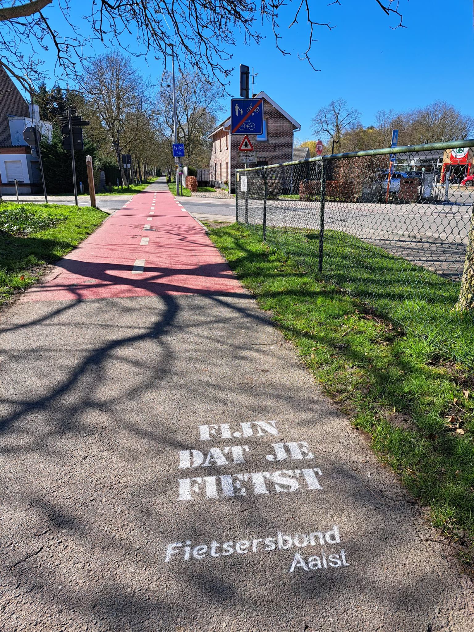 🚲 Op deze Nationale Applausdag voor Fietsers zet Vooruit Aalst en de Fietsersbond Aalst alle fietsers in de bloemetjes.
