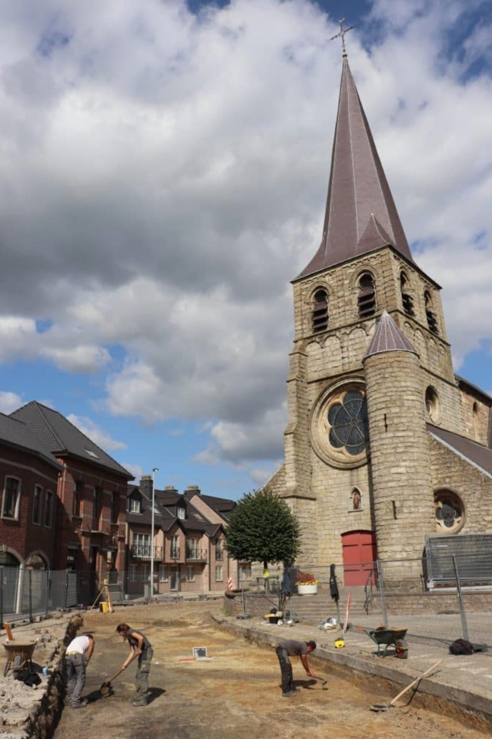 Opgravingen onthullen eeuwenoude geschiedenis van Baardegem