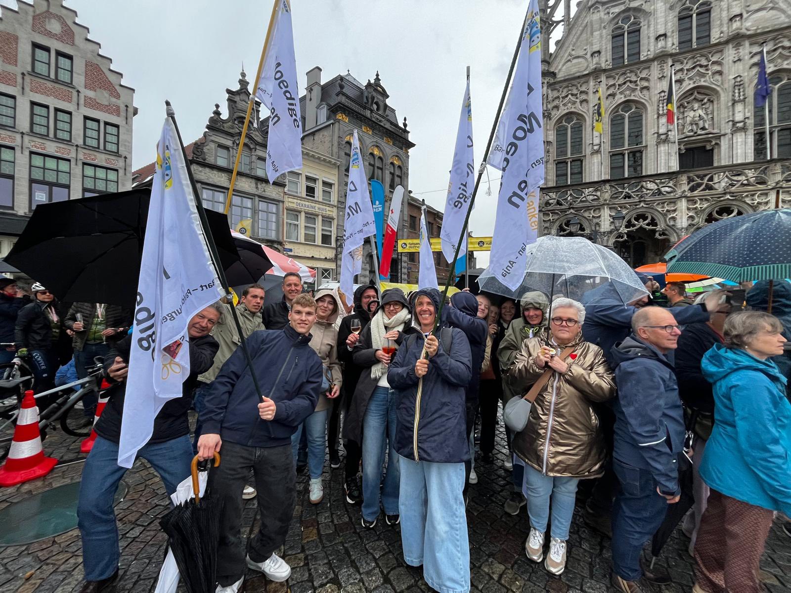 🚴‍♂️💛 De Moedige Meivissen fietsen 1000 km voor Kom op tegen Kanker 💛🚴‍♀️