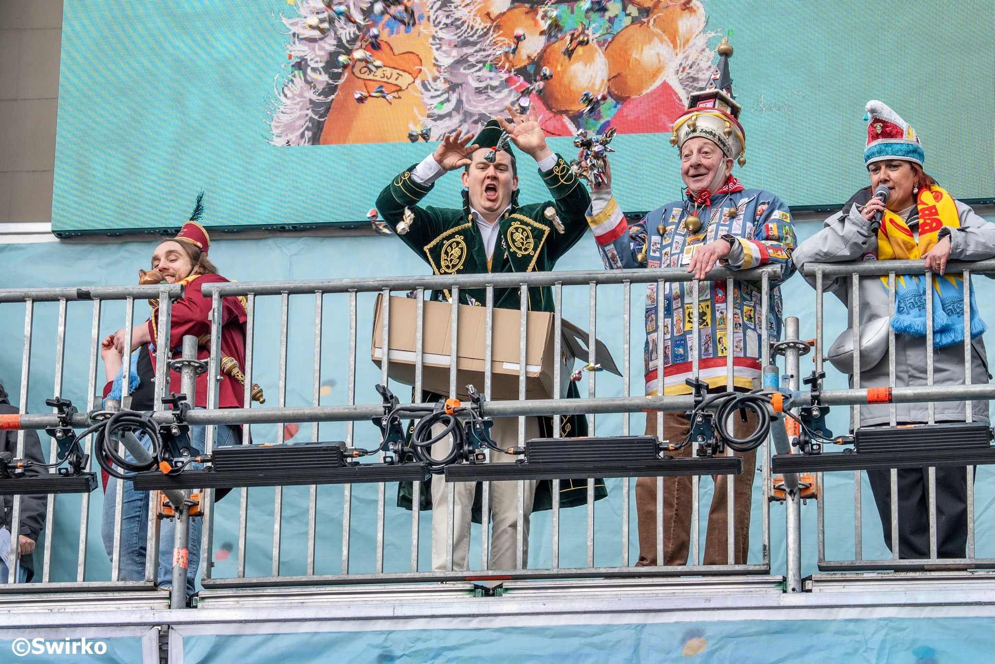 ✨ Nieuw dit jaar! De allereerste mini-ajuinworp op de Grote Markt van Aalst tijdens de Dag van het Kind! 🎉