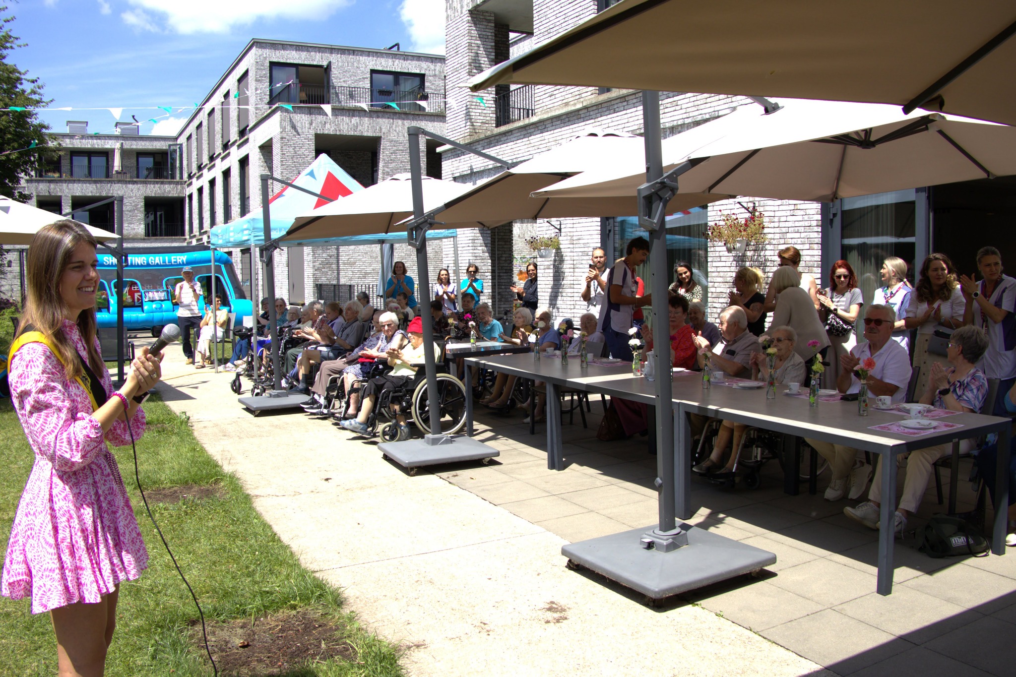 102 kaarsjes voor Adrienne tijdens bijzonder zomerkamp in WZC De Faluintjes