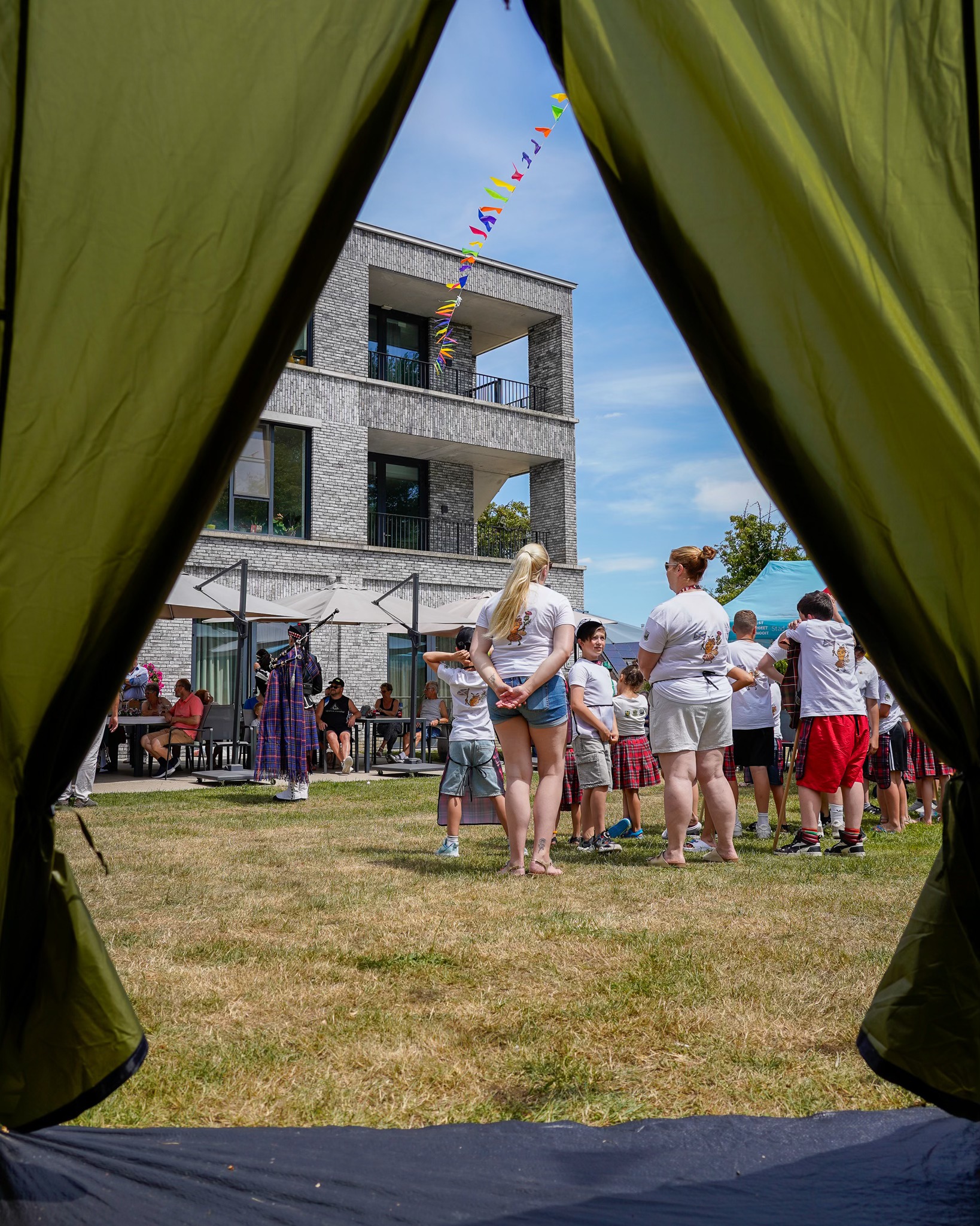 🎪 Op kamp bij oma en opa – Highland Games in WZC De Faluintjes! 🎉