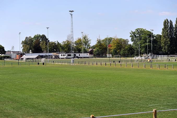 Nieuw kunstgrasveld moet jeugd van Eendracht Aalst Lede vleugels geven
