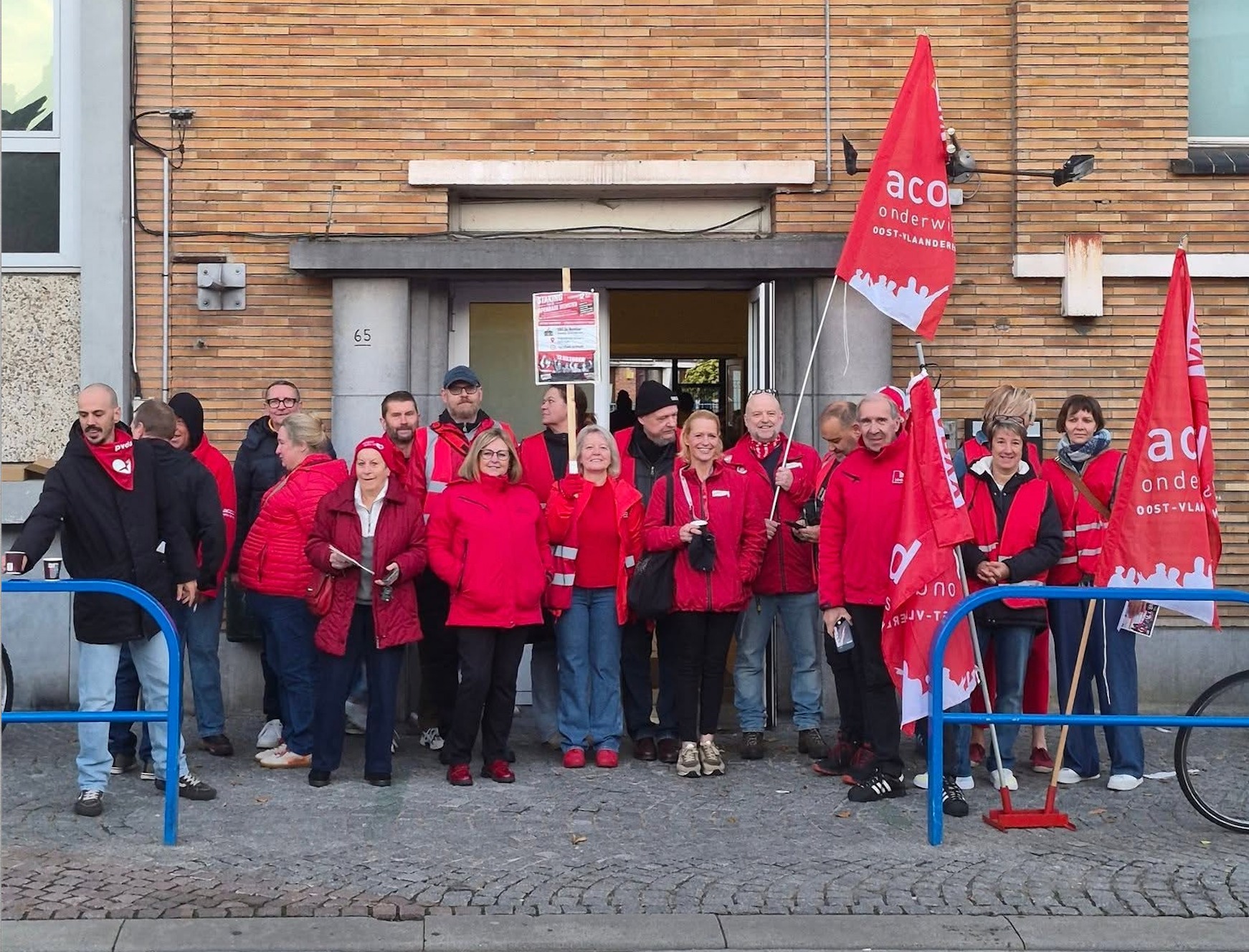 Personeel en vakbonden voeren actie voor betaalbare buitenschoolse kinderopvang in Aalst