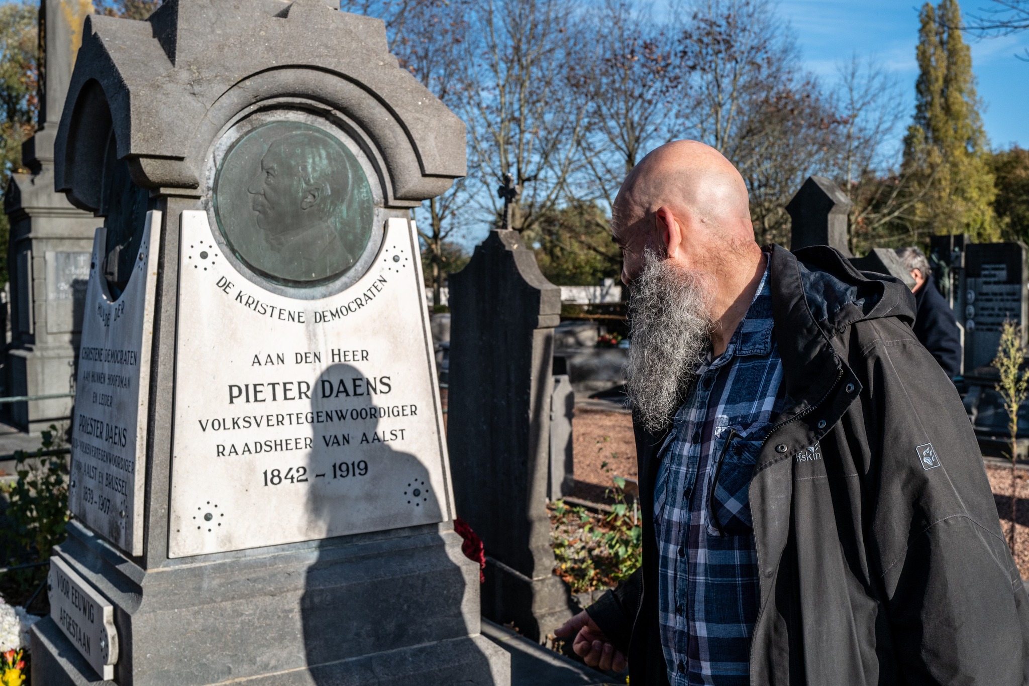 🌹 Jaarlijkse hulde aan Priester Daens op 1 november in Aalst