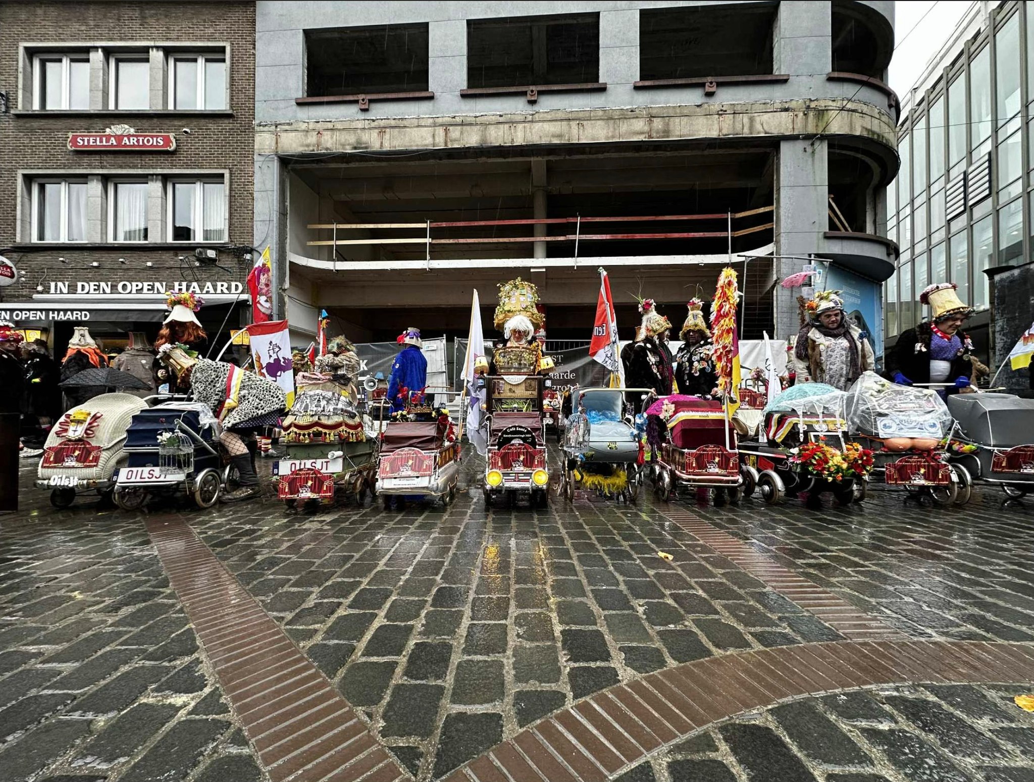 Voil Jeanetten kleuren de Aalsterse straten 🎭✨