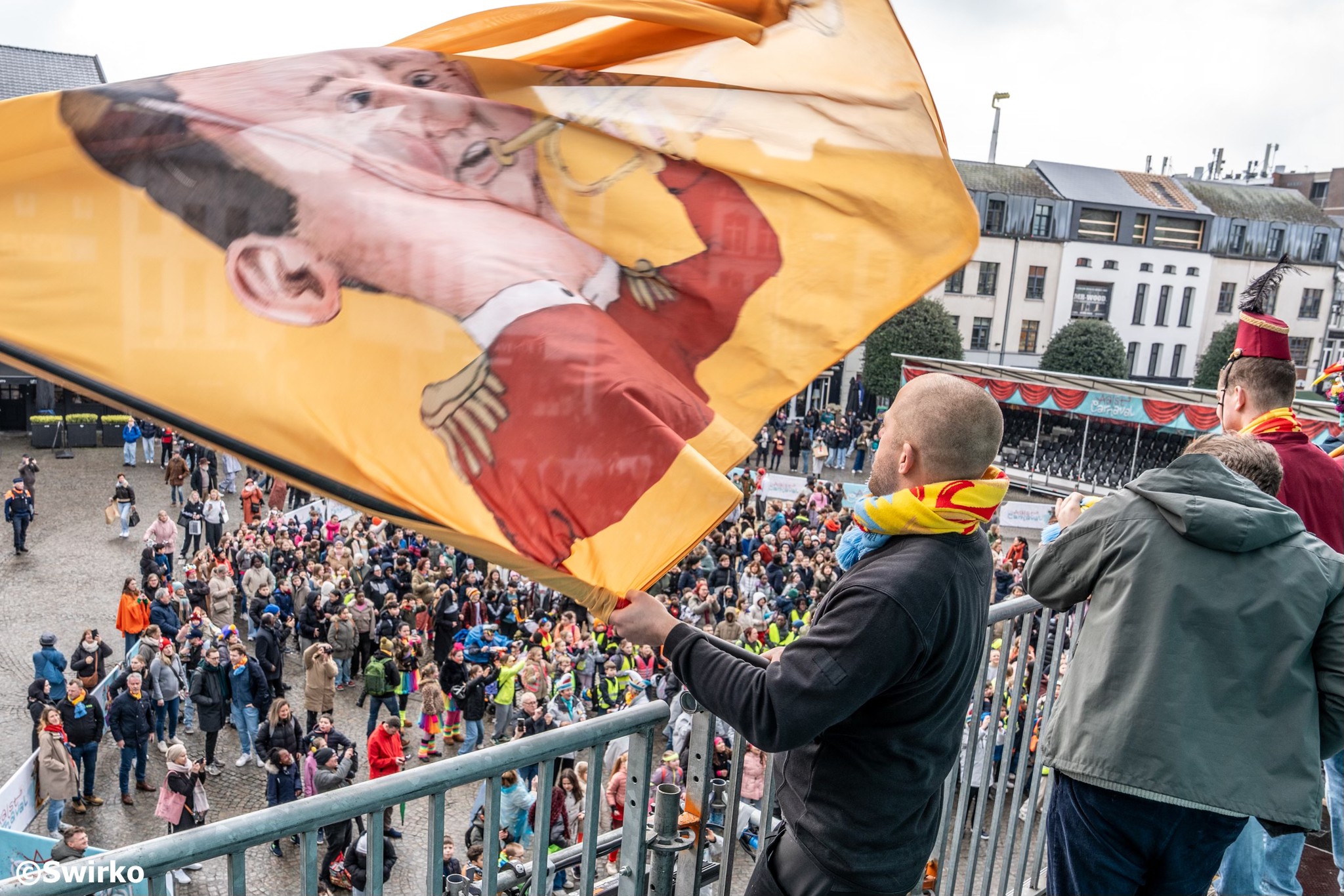 ✨ Nieuw dit jaar! De allereerste mini-ajuinworp op de Grote Markt van Aalst tijdens de Dag van het Kind! 🎉