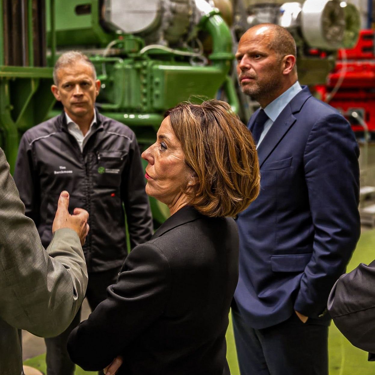 🇧🇪 Minister van Defensie Theo Francken bracht samen met de Oost-Vlaamse gouverneur Carina Van Cauter en Aalsterse burgemeester Christoph D'Haese (N-VA) een bezoek aan Jan De Nul Group in Aalst.