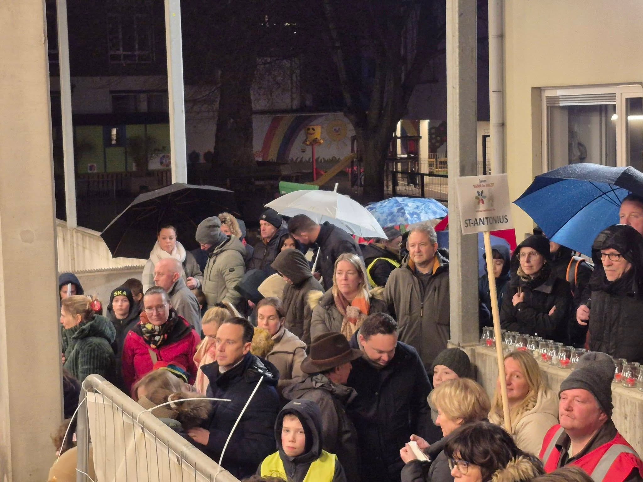 Adventstocht in Aalst brengt boodschap van licht en vrede ✨