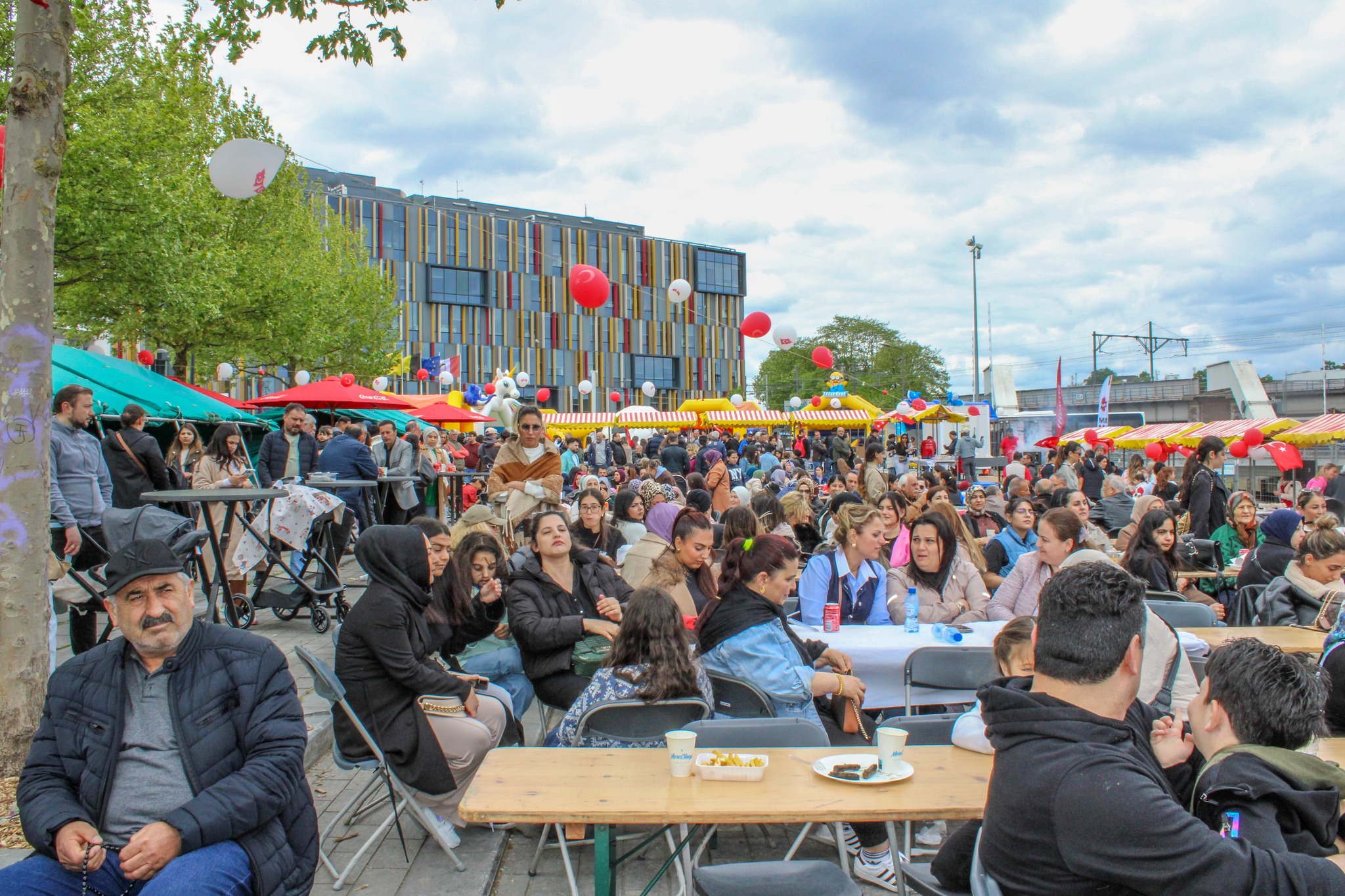 🎉 Dagje Turkije brengt opnieuw massa volk naar het Werfplein! 🇹🇷❤️🇧🇪