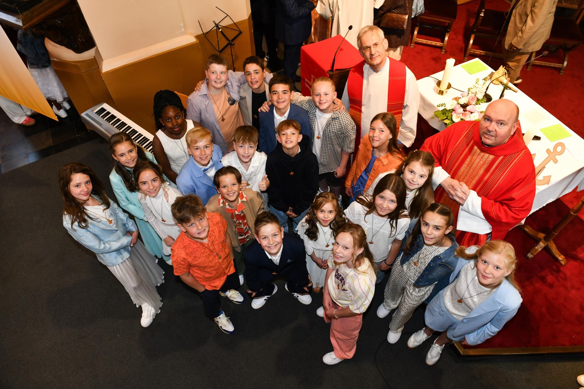 🎉 300 jongeren vieren belangrijk moment in hun levensweg 🎉