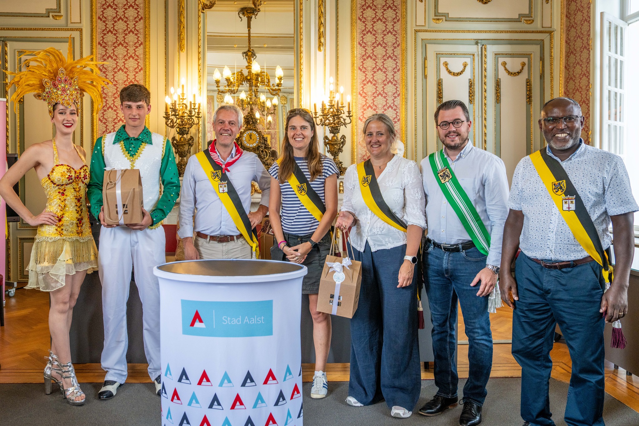 🌍 Internationale folklore brengt de wereld naar Aalst én De Pikkeling
